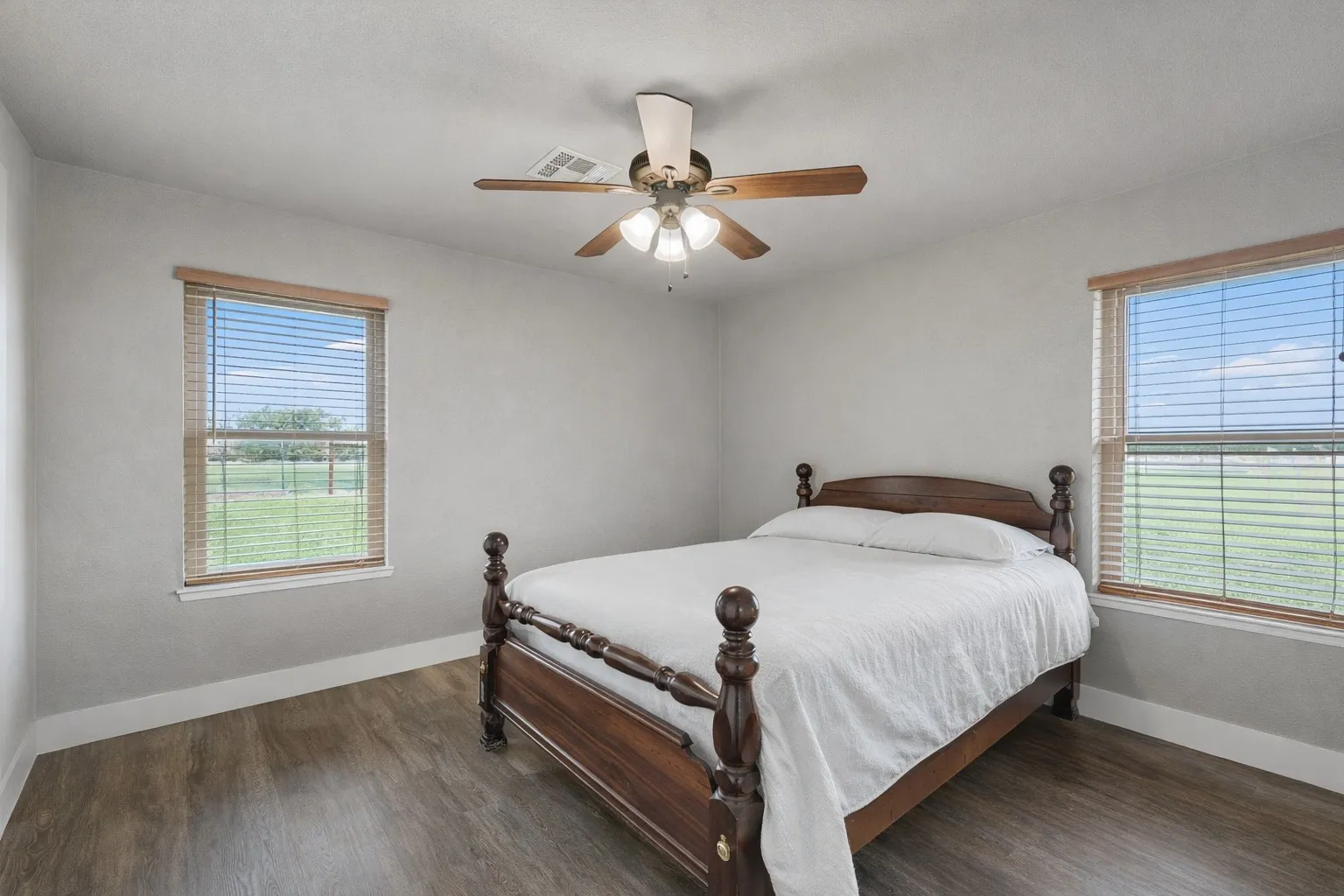 Single Family Residence For Sale in Mc Lennan County , 11541 Old Dallas Road, West, Texas 76691, 3 Bedroom, 2 Bathroom, 2 Garage spaces, 2,089 Sqft, built in 1986, mls#21182648, Real Estate Agent in West, Homes For Sale in Mc Lennan county, Homes For Sale in West, Realtor in West Texas, Real Estate Brokerage Independent Realty Texas, Luminita Cordes Realtor