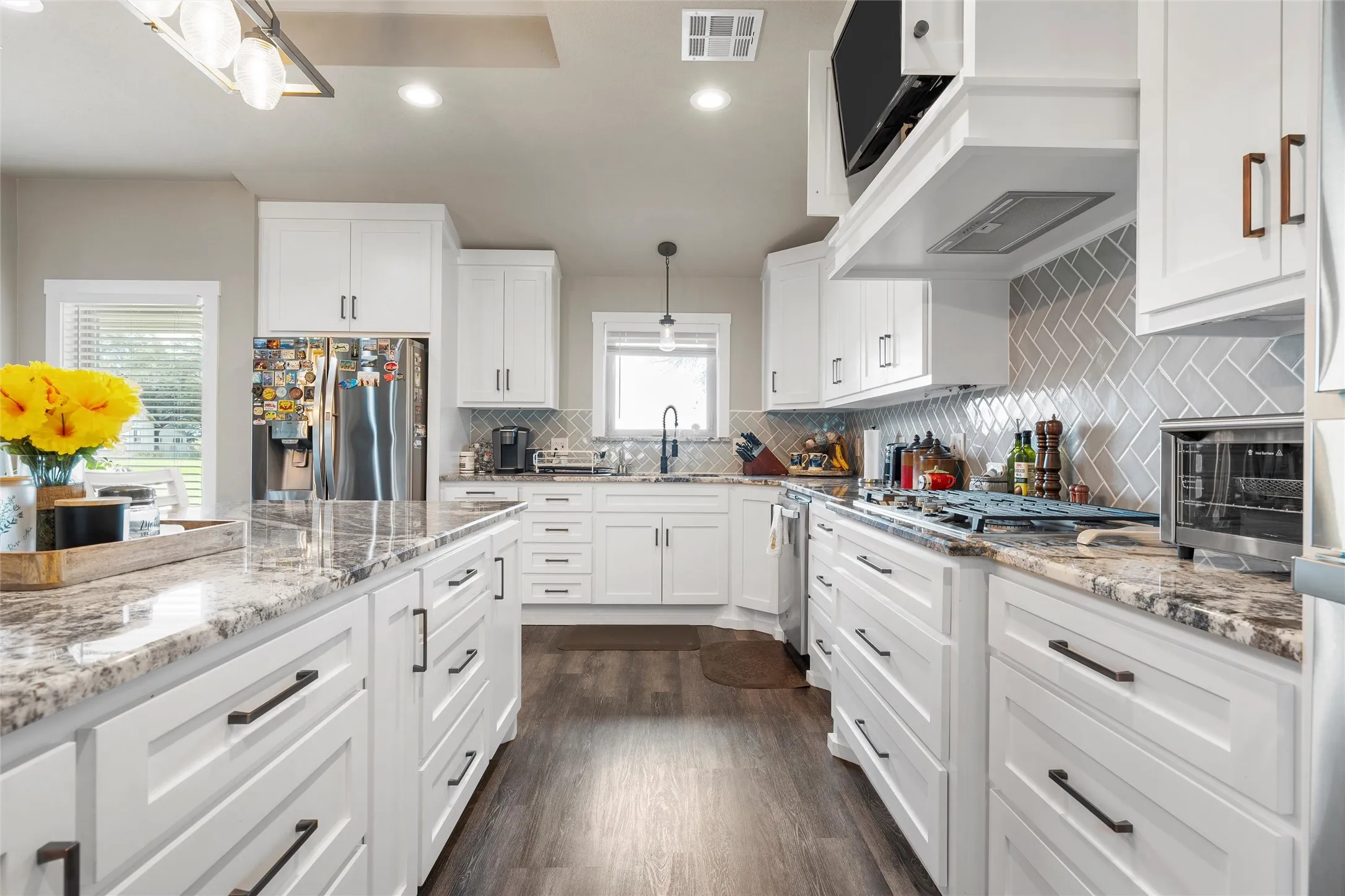 Single Family Residence For Sale in Mc Lennan County , 11541 Old Dallas Road, West, Texas 76691, 3 Bedroom, 2 Bathroom, 2 Garage spaces, 2,089 Sqft, built in 1986, mls#21182648, Real Estate Agent in West, Homes For Sale in Mc Lennan county, Homes For Sale in West, Realtor in West Texas, Real Estate Brokerage Independent Realty Texas, Luminita Cordes Realtor