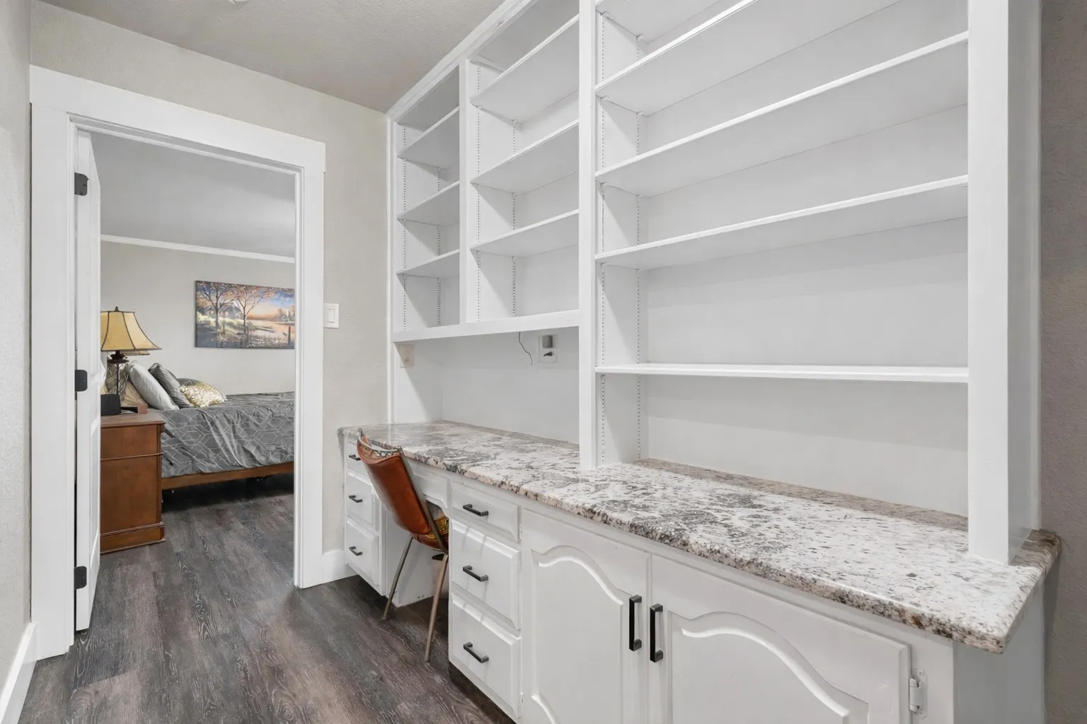 Single Family Residence For Sale in Mc Lennan County , 11541 Old Dallas Road, West, Texas 76691, 3 Bedroom, 2 Bathroom, 2 Garage spaces, 2,089 Sqft, built in 1986, mls#21182648, Real Estate Agent in West, Homes For Sale in Mc Lennan county, Homes For Sale in West, Realtor in West Texas, Real Estate Brokerage Independent Realty Texas, Luminita Cordes Realtor