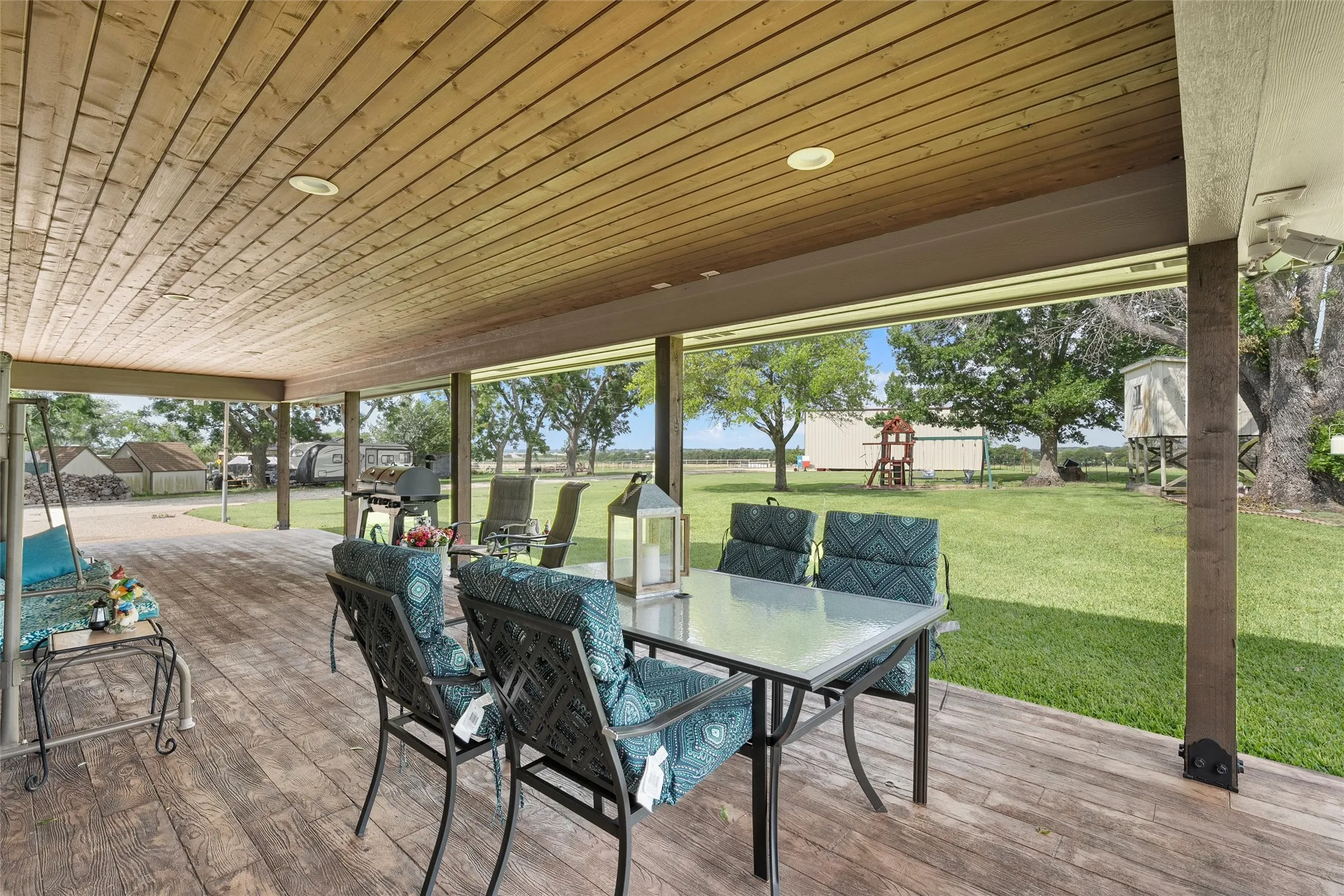 Single Family Residence For Sale in Mc Lennan County , 11541 Old Dallas Road, West, Texas 76691, 3 Bedroom, 2 Bathroom, 2 Garage spaces, 2,089 Sqft, built in 1986, mls#21182648, Real Estate Agent in West, Homes For Sale in Mc Lennan county, Homes For Sale in West, Realtor in West Texas, Real Estate Brokerage Independent Realty Texas, Luminita Cordes Realtor