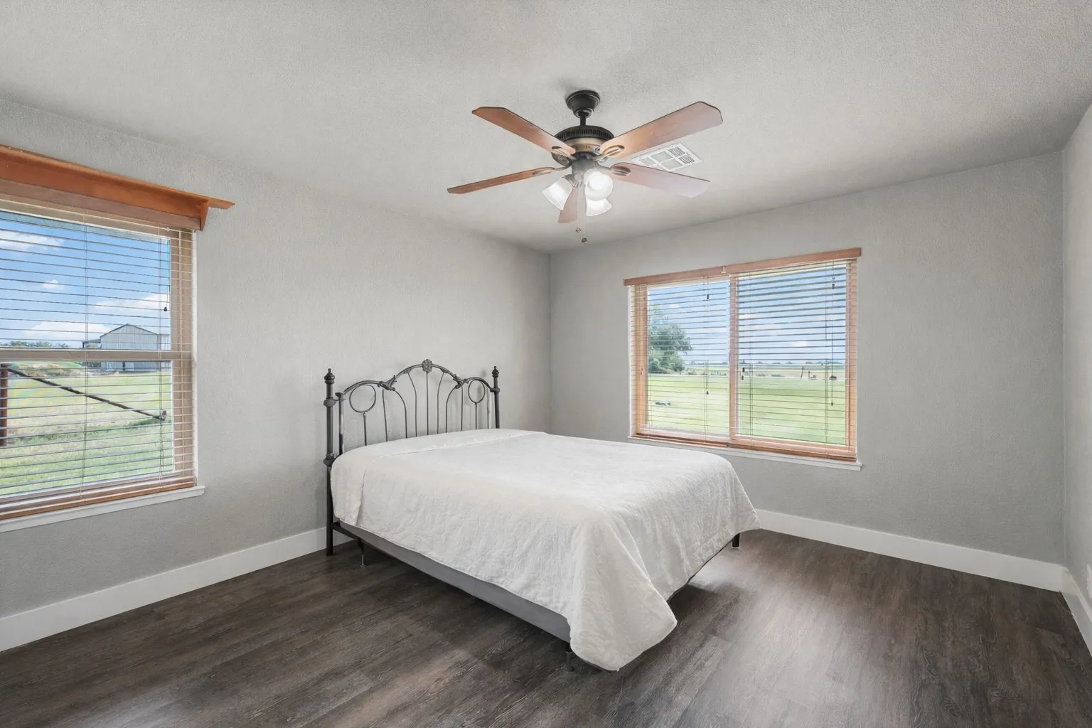 Single Family Residence For Sale in Mc Lennan County , 11541 Old Dallas Road, West, Texas 76691, 3 Bedroom, 2 Bathroom, 2 Garage spaces, 2,089 Sqft, built in 1986, mls#21182648, Real Estate Agent in West, Homes For Sale in Mc Lennan county, Homes For Sale in West, Realtor in West Texas, Real Estate Brokerage Independent Realty Texas, Luminita Cordes Realtor