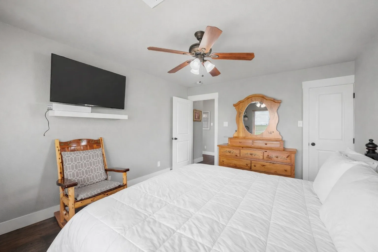 Single Family Residence For Sale in Mc Lennan County , 11541 Old Dallas Road, West, Texas 76691, 3 Bedroom, 2 Bathroom, 2 Garage spaces, 2,089 Sqft, built in 1986, mls#21182648, Real Estate Agent in West, Homes For Sale in Mc Lennan county, Homes For Sale in West, Realtor in West Texas, Real Estate Brokerage Independent Realty Texas, Luminita Cordes Realtor