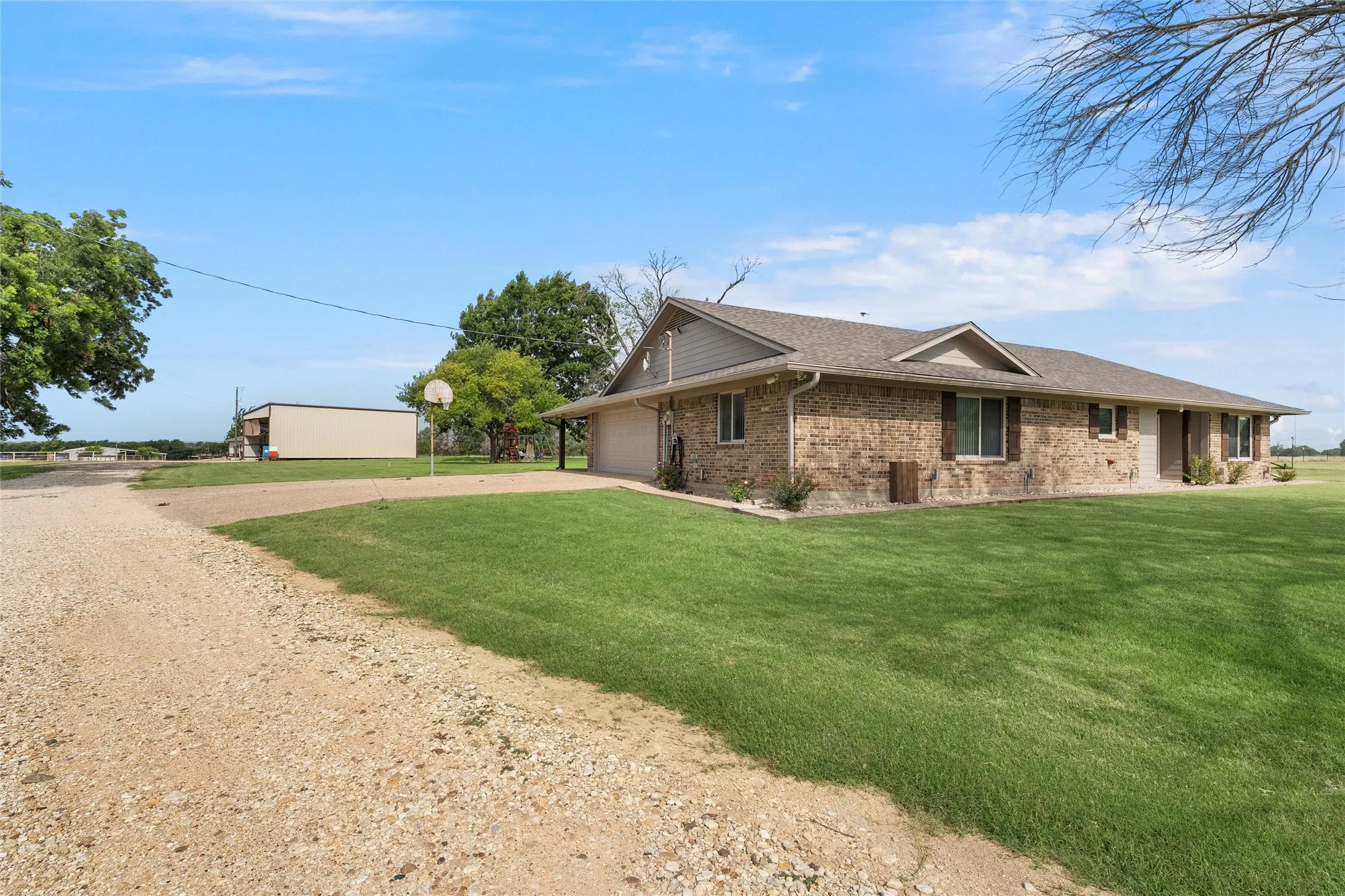 Single Family Residence For Sale in Mc Lennan County , 11541 Old Dallas Road, West, Texas 76691, 3 Bedroom, 2 Bathroom, 2 Garage spaces, 2,089 Sqft, built in 1986, mls#21182648, Real Estate Agent in West, Homes For Sale in Mc Lennan county, Homes For Sale in West, Realtor in West Texas, Real Estate Brokerage Independent Realty Texas, Luminita Cordes Realtor