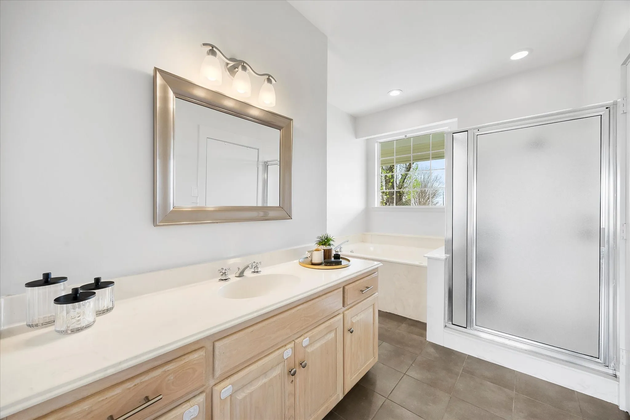 Single Family Residence For Sale in Rockwall County , 499 Mcdonald Road, Rockwall, Texas 75032, 3 Bedroom, 3 Bathroom, 2 Garage spaces, 2,636 Sqft, built in 1998, Preowned, mls#21203058, Real Estate Agent in Rockwall, Homes For Sale in Rockwall county, Homes For Sale in Rockwall, Realtor in Rockwall Texas, Real Estate Brokerage Independent Realty Texas, Luminita Cordes Realtor