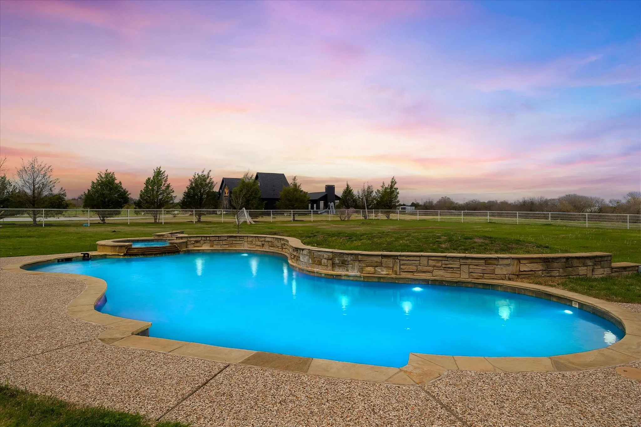 Single Family Residence For Sale in Rockwall County , 499 Mcdonald Road, Rockwall, Texas 75032, 3 Bedroom, 3 Bathroom, 2 Garage spaces, 2,636 Sqft, built in 1998, Preowned, mls#21203058, Real Estate Agent in Rockwall, Homes For Sale in Rockwall county, Homes For Sale in Rockwall, Realtor in Rockwall Texas, Real Estate Brokerage Independent Realty Texas, Luminita Cordes Realtor