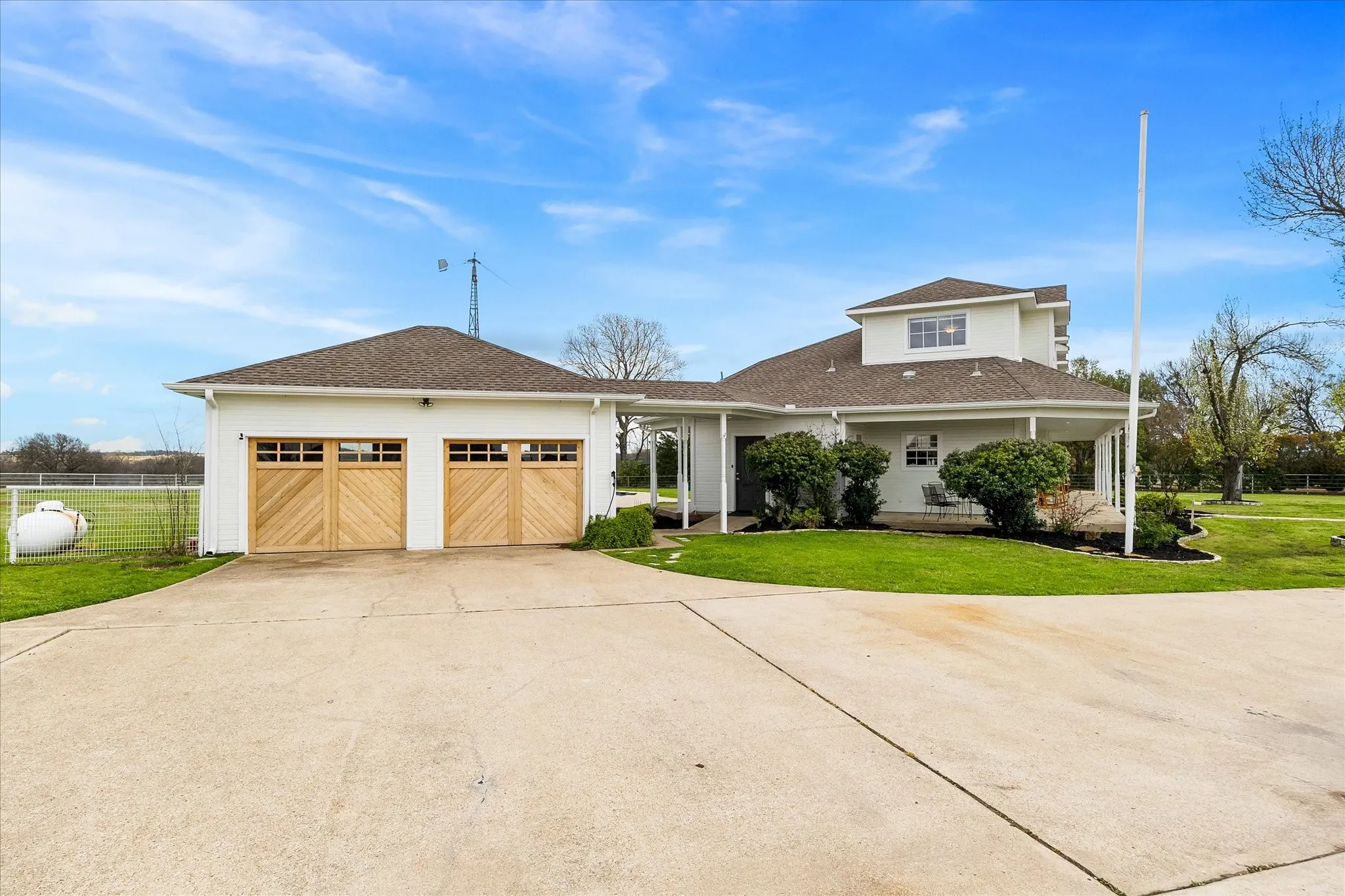 Single Family Residence For Sale in Rockwall County , 499 Mcdonald Road, Rockwall, Texas 75032, 3 Bedroom, 3 Bathroom, 2 Garage spaces, 2,636 Sqft, built in 1998, Preowned, mls#21203058, Real Estate Agent in Rockwall, Homes For Sale in Rockwall county, Homes For Sale in Rockwall, Realtor in Rockwall Texas, Real Estate Brokerage Independent Realty Texas, Luminita Cordes Realtor