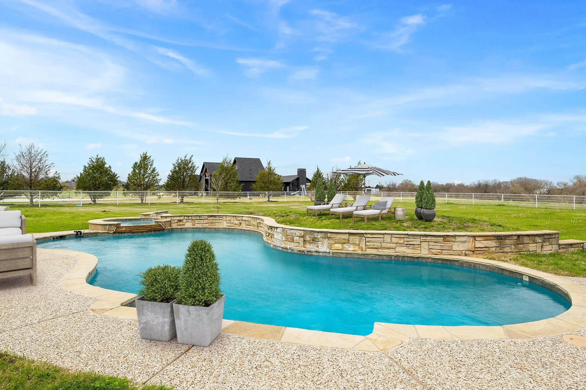 Single Family Residence For Sale in Rockwall County , 499 Mcdonald Road, Rockwall, Texas 75032, 3 Bedroom, 3 Bathroom, 2 Garage spaces, 2,636 Sqft, built in 1998, Preowned, mls#21203058, Real Estate Agent in Rockwall, Homes For Sale in Rockwall county, Homes For Sale in Rockwall, Realtor in Rockwall Texas, Real Estate Brokerage Independent Realty Texas, Luminita Cordes Realtor
