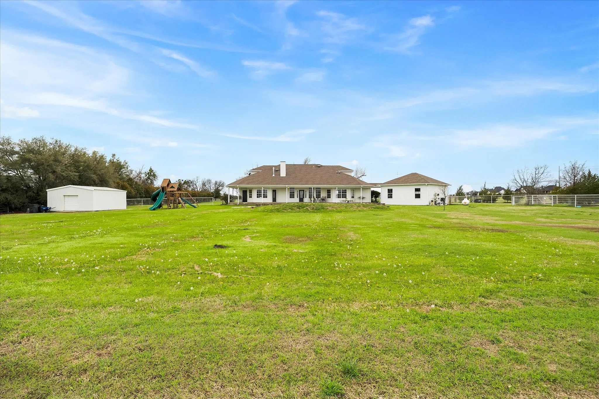 Single Family Residence For Sale in Rockwall County , 499 Mcdonald Road, Rockwall, Texas 75032, 3 Bedroom, 3 Bathroom, 2 Garage spaces, 2,636 Sqft, built in 1998, Preowned, mls#21203058, Real Estate Agent in Rockwall, Homes For Sale in Rockwall county, Homes For Sale in Rockwall, Realtor in Rockwall Texas, Real Estate Brokerage Independent Realty Texas, Luminita Cordes Realtor