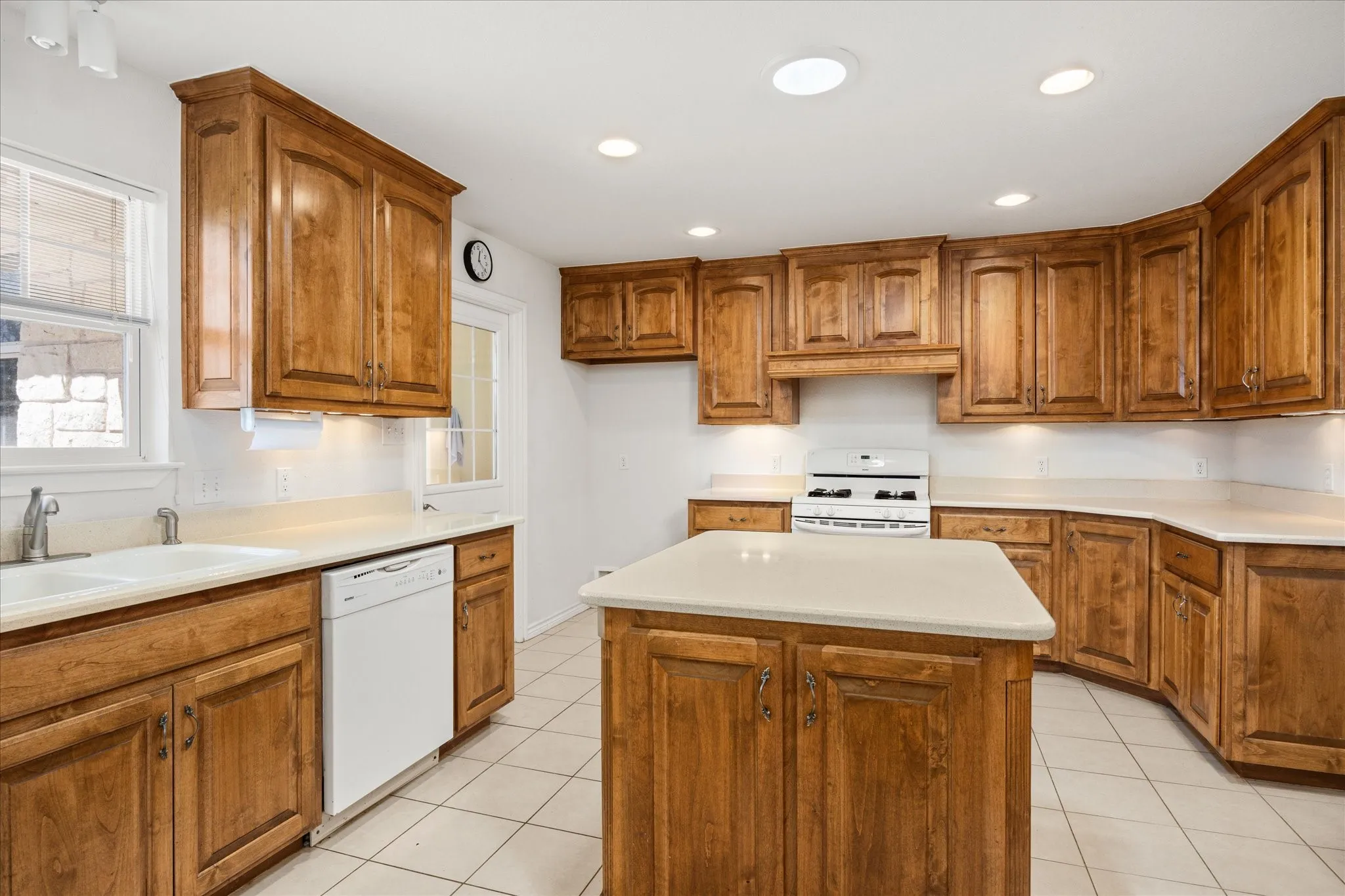 Kitchen also has a nice size island