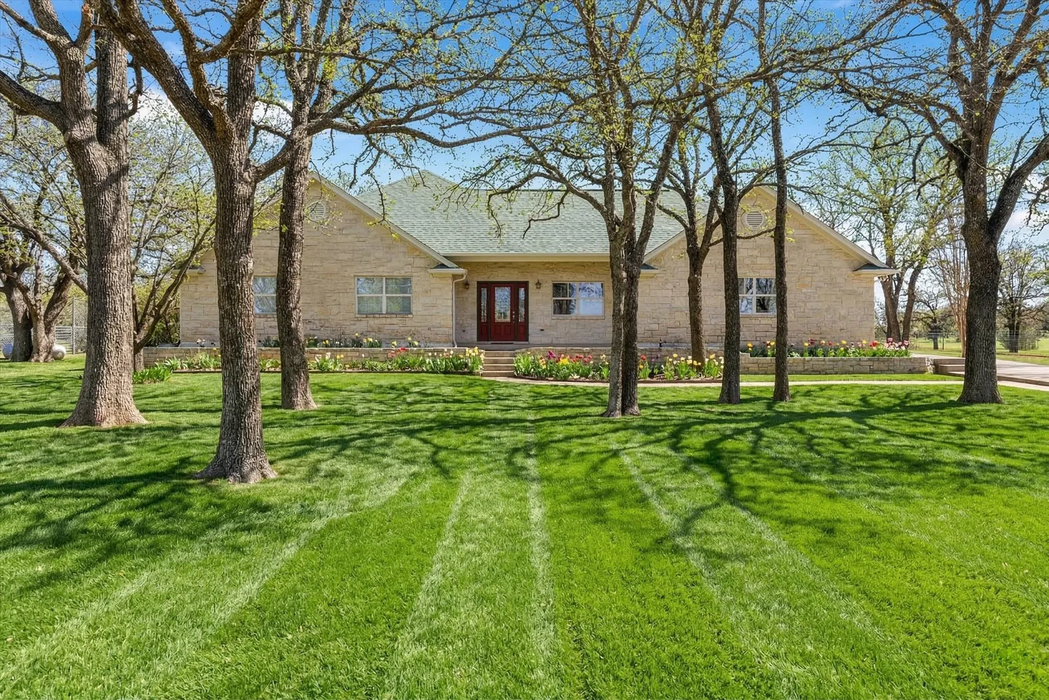 Single Family Residence For Sale in Somervell County , 1118 County Road 325, Glen Rose, Texas 76043, 3 Bedroom, 3 Bathroom, 3 Garage spaces, 2,627 Sqft, built in 2007, Preowned, mls#21205910, Real Estate Agent in Glen Rose, Homes For Sale in Somervell county, Homes For Sale in Glen Rose, Realtor in Glen Rose Texas, Real Estate Brokerage Independent Realty Texas, Luminita Cordes Realtor