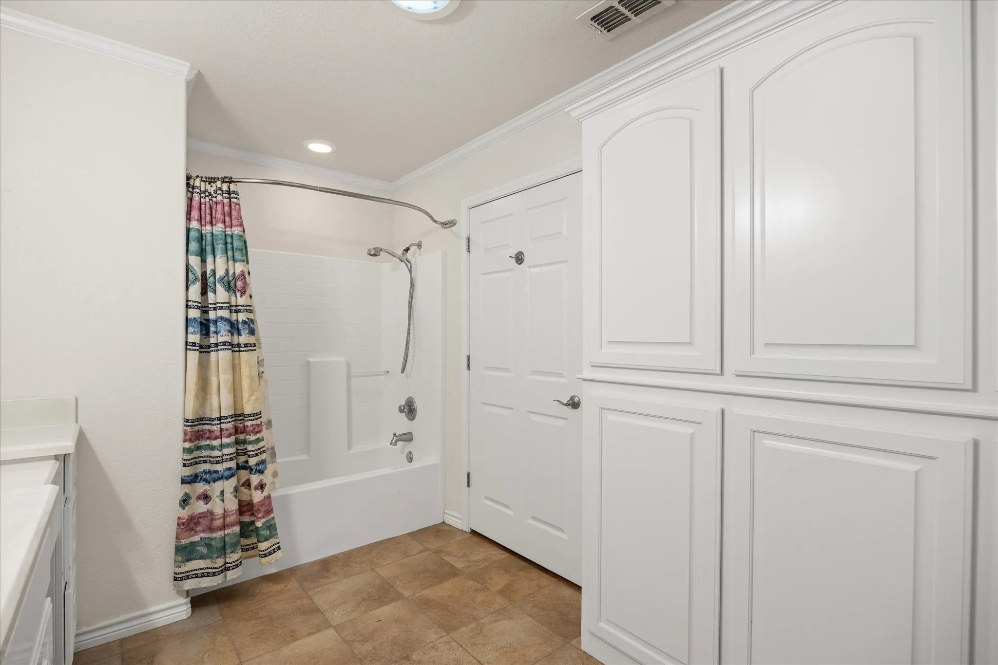 Single Family Residence For Sale in Somervell County , 1118 County Road 325, Glen Rose, Texas 76043, 3 Bedroom, 3 Bathroom, 3 Garage spaces, 2,627 Sqft, built in 2007, Preowned, mls#21205910, Real Estate Agent in Glen Rose, Homes For Sale in Somervell county, Homes For Sale in Glen Rose, Realtor in Glen Rose Texas, Real Estate Brokerage Independent Realty Texas, Luminita Cordes Realtor