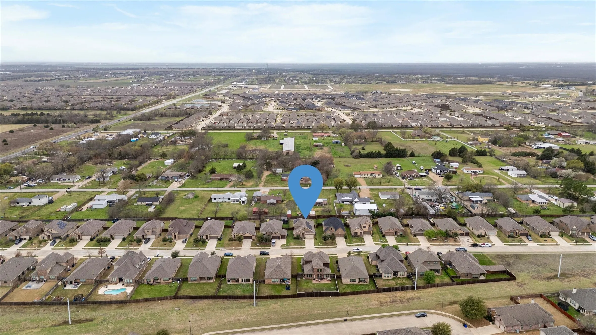 Single Family Residence For Sale in Kaufman County , 576 Spruce Trail, Forney, Texas 75126, 3 Bedroom, 3 Bathroom, 2 Garage spaces, 3,180 Sqft, built in 2018, Preowned, mls#21205762, Real Estate Agent in Forney, Homes For Sale in Kaufman county, Homes For Sale in Forney, Realtor in Forney Texas, Real Estate Brokerage Independent Realty Texas, Luminita Cordes Realtor