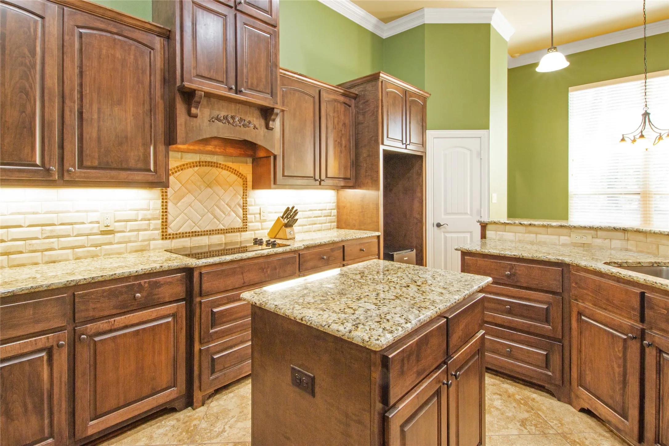 Single Family Residence For Sale in Smith County , 15207 Maple Leaf Court, Tyler, Texas 75707, 3 Bedroom, 2 Bathroom, 2 Garage spaces, 1,863 Sqft, built in 2011, Preowned, mls#21202458, Real Estate Agent in Tyler, Homes For Sale in Smith county, Homes For Sale in Tyler, Realtor in Tyler Texas, Real Estate Brokerage Independent Realty Texas, Luminita Cordes Realtor