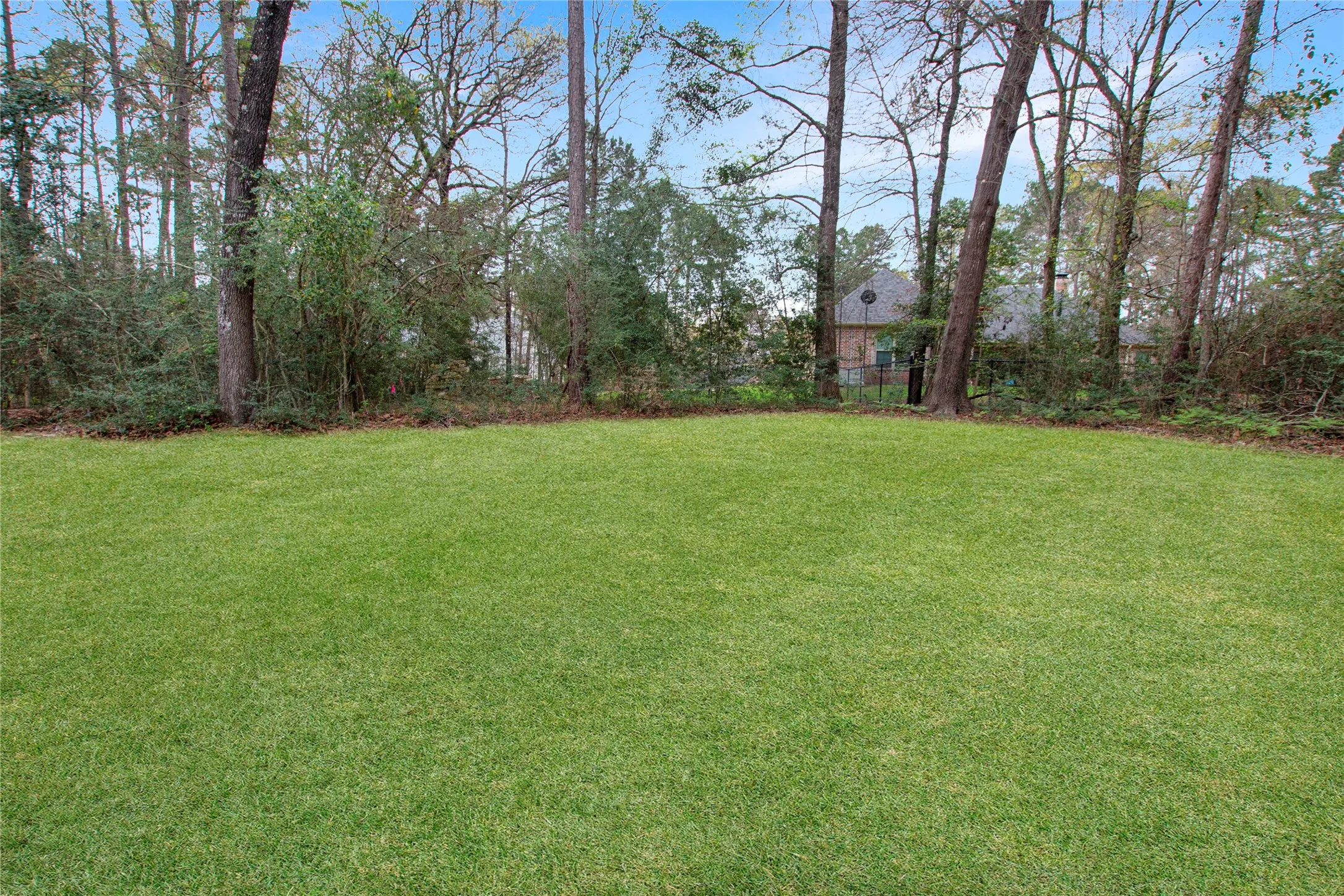 Single Family Residence For Sale in Smith County , 15207 Maple Leaf Court, Tyler, Texas 75707, 3 Bedroom, 2 Bathroom, 2 Garage spaces, 1,863 Sqft, built in 2011, Preowned, mls#21202458, Real Estate Agent in Tyler, Homes For Sale in Smith county, Homes For Sale in Tyler, Realtor in Tyler Texas, Real Estate Brokerage Independent Realty Texas, Luminita Cordes Realtor