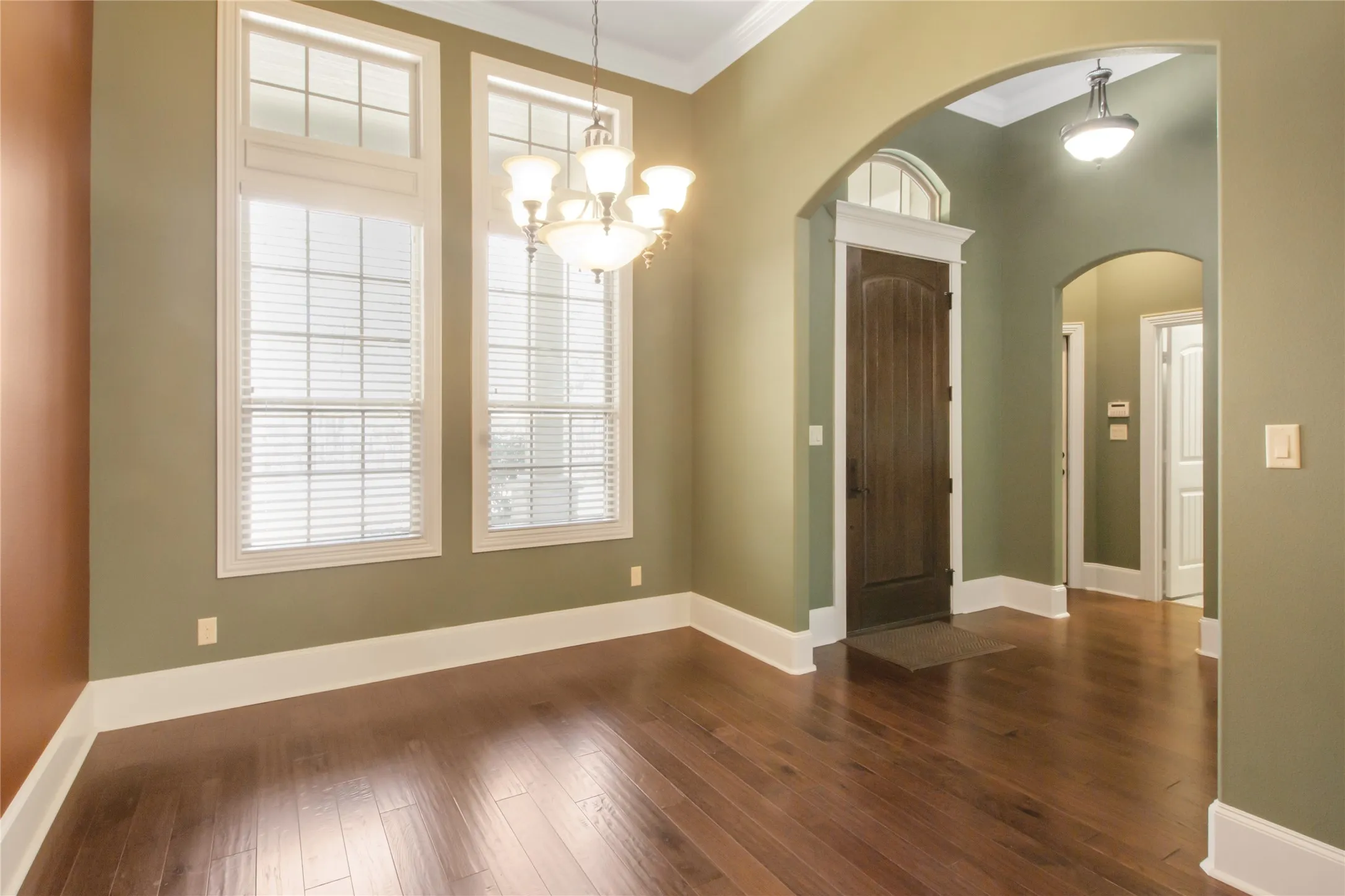 Single Family Residence For Sale in Smith County , 15207 Maple Leaf Court, Tyler, Texas 75707, 3 Bedroom, 2 Bathroom, 2 Garage spaces, 1,863 Sqft, built in 2011, Preowned, mls#21202458, Real Estate Agent in Tyler, Homes For Sale in Smith county, Homes For Sale in Tyler, Realtor in Tyler Texas, Real Estate Brokerage Independent Realty Texas, Luminita Cordes Realtor