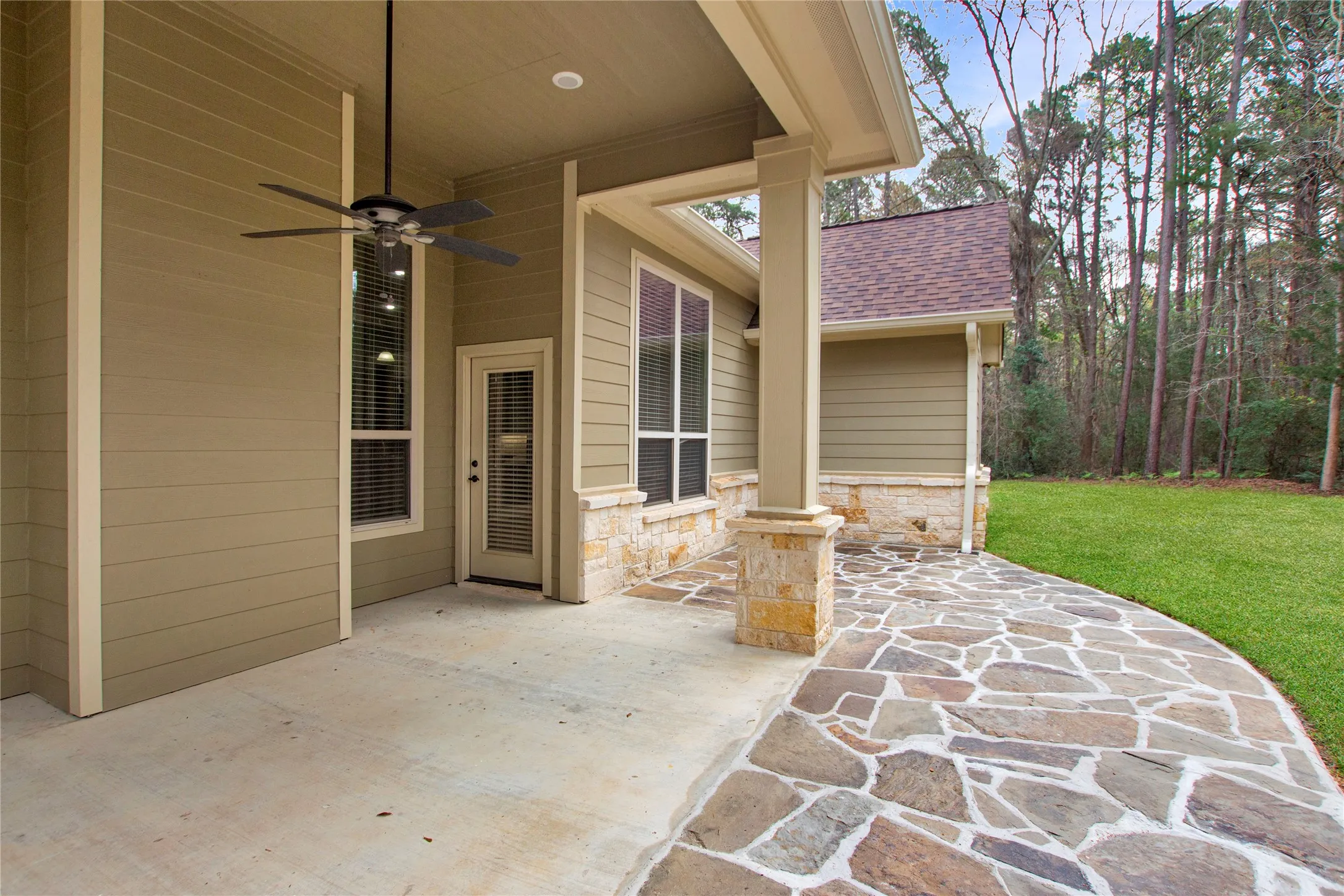 Single Family Residence For Sale in Smith County , 15207 Maple Leaf Court, Tyler, Texas 75707, 3 Bedroom, 2 Bathroom, 2 Garage spaces, 1,863 Sqft, built in 2011, Preowned, mls#21202458, Real Estate Agent in Tyler, Homes For Sale in Smith county, Homes For Sale in Tyler, Realtor in Tyler Texas, Real Estate Brokerage Independent Realty Texas, Luminita Cordes Realtor