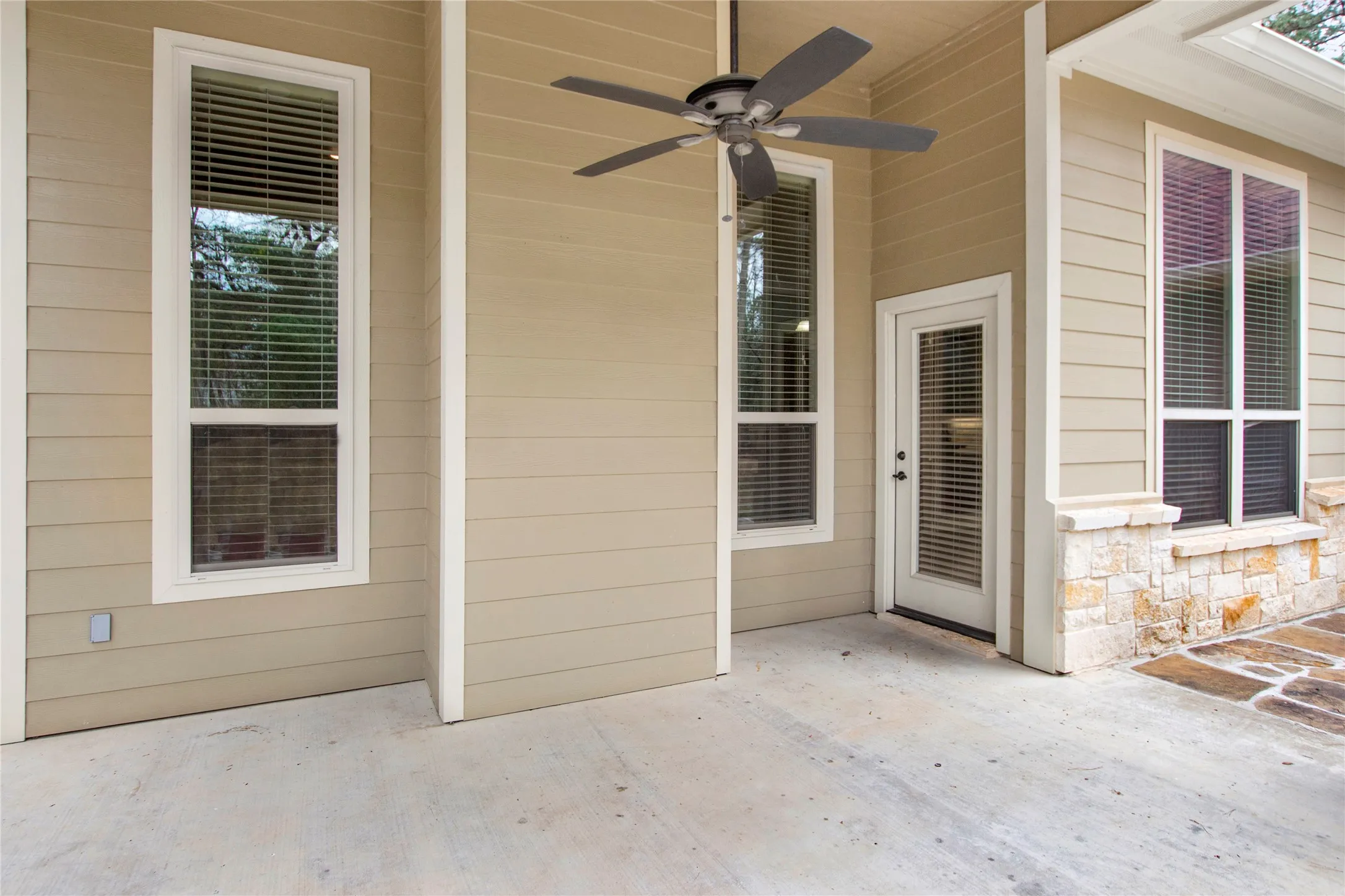 Single Family Residence For Sale in Smith County , 15207 Maple Leaf Court, Tyler, Texas 75707, 3 Bedroom, 2 Bathroom, 2 Garage spaces, 1,863 Sqft, built in 2011, Preowned, mls#21202458, Real Estate Agent in Tyler, Homes For Sale in Smith county, Homes For Sale in Tyler, Realtor in Tyler Texas, Real Estate Brokerage Independent Realty Texas, Luminita Cordes Realtor