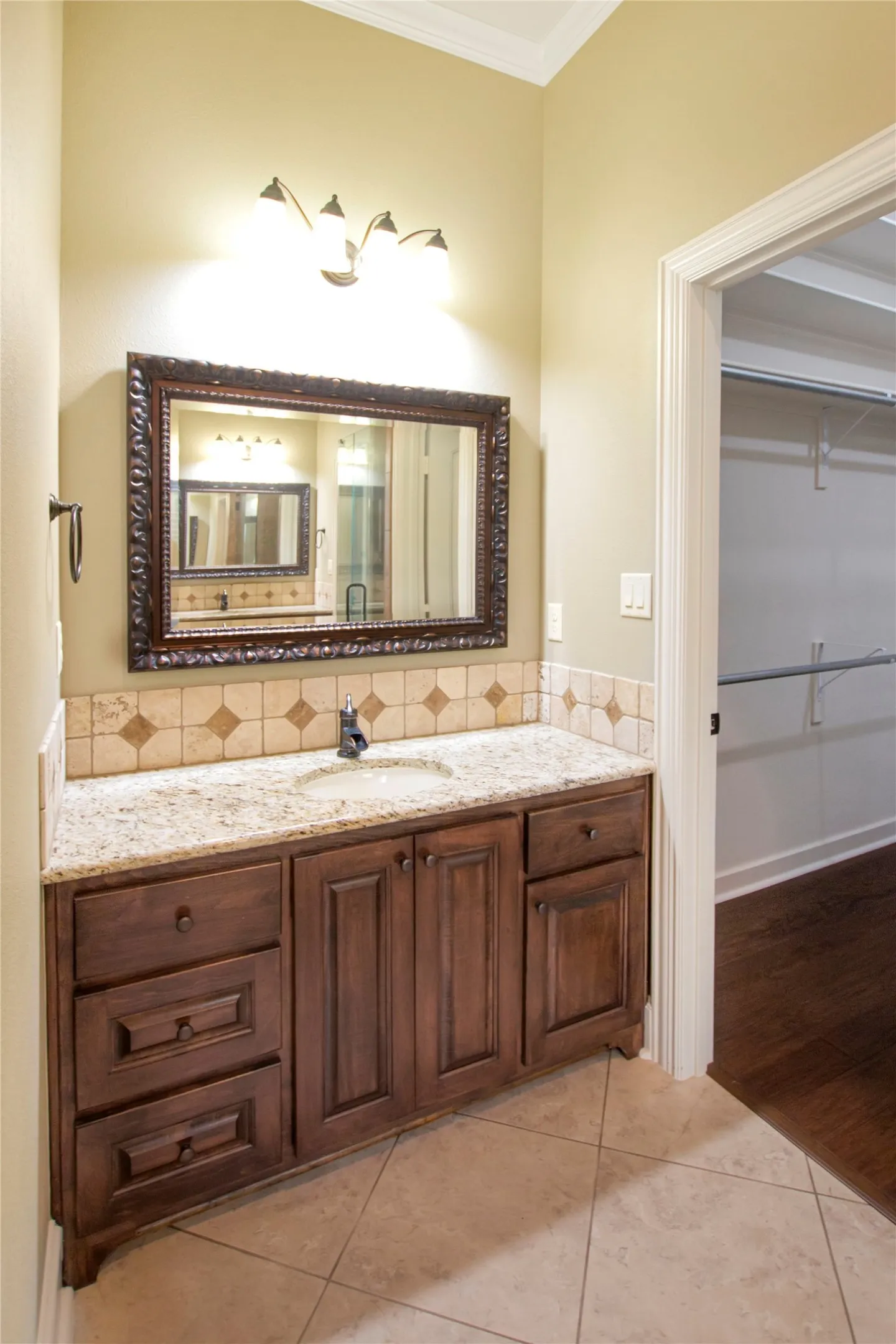 Single Family Residence For Sale in Smith County , 15207 Maple Leaf Court, Tyler, Texas 75707, 3 Bedroom, 2 Bathroom, 2 Garage spaces, 1,863 Sqft, built in 2011, Preowned, mls#21202458, Real Estate Agent in Tyler, Homes For Sale in Smith county, Homes For Sale in Tyler, Realtor in Tyler Texas, Real Estate Brokerage Independent Realty Texas, Luminita Cordes Realtor