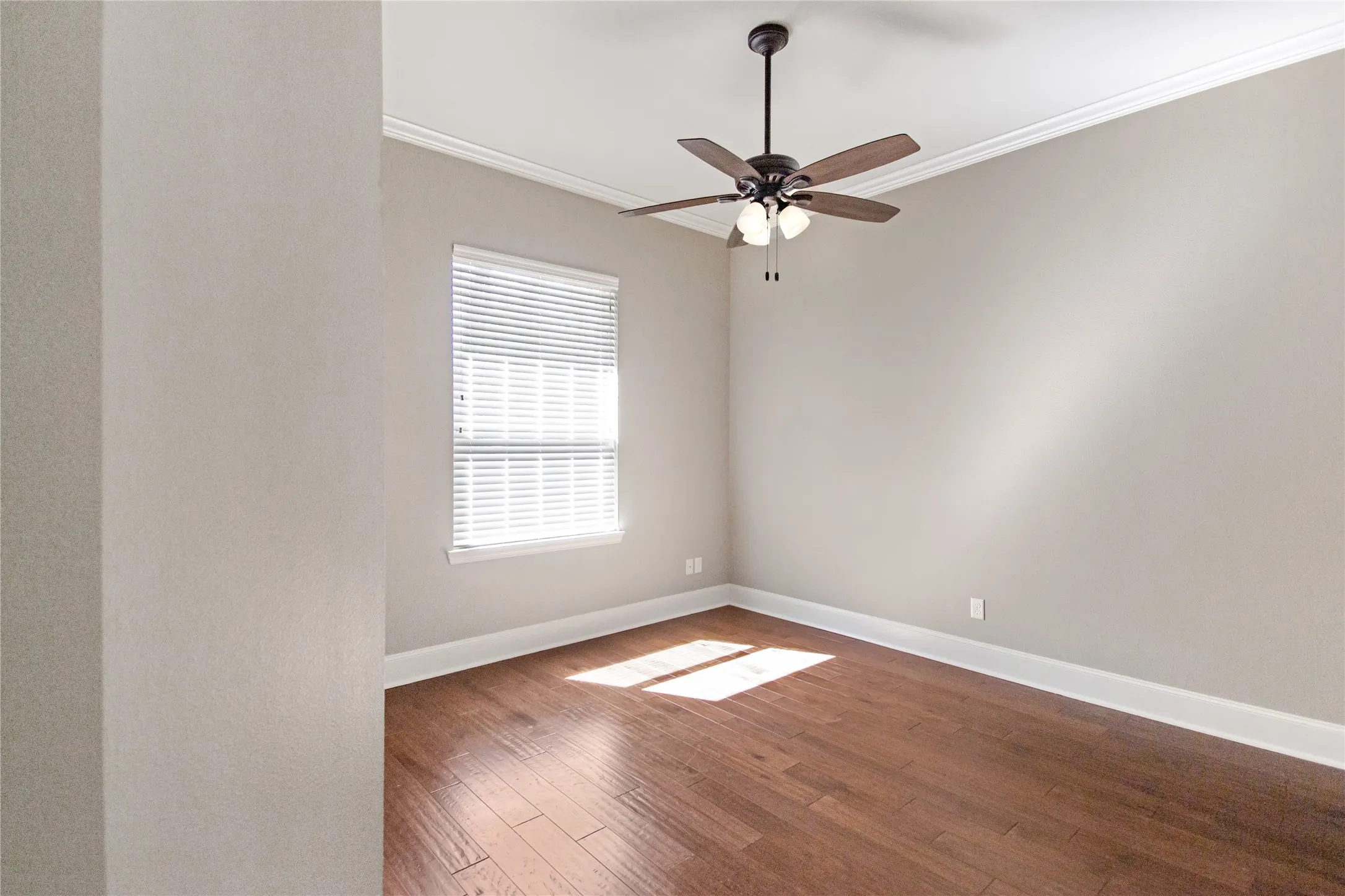 Single Family Residence For Sale in Smith County , 15207 Maple Leaf Court, Tyler, Texas 75707, 3 Bedroom, 2 Bathroom, 2 Garage spaces, 1,863 Sqft, built in 2011, Preowned, mls#21202458, Real Estate Agent in Tyler, Homes For Sale in Smith county, Homes For Sale in Tyler, Realtor in Tyler Texas, Real Estate Brokerage Independent Realty Texas, Luminita Cordes Realtor