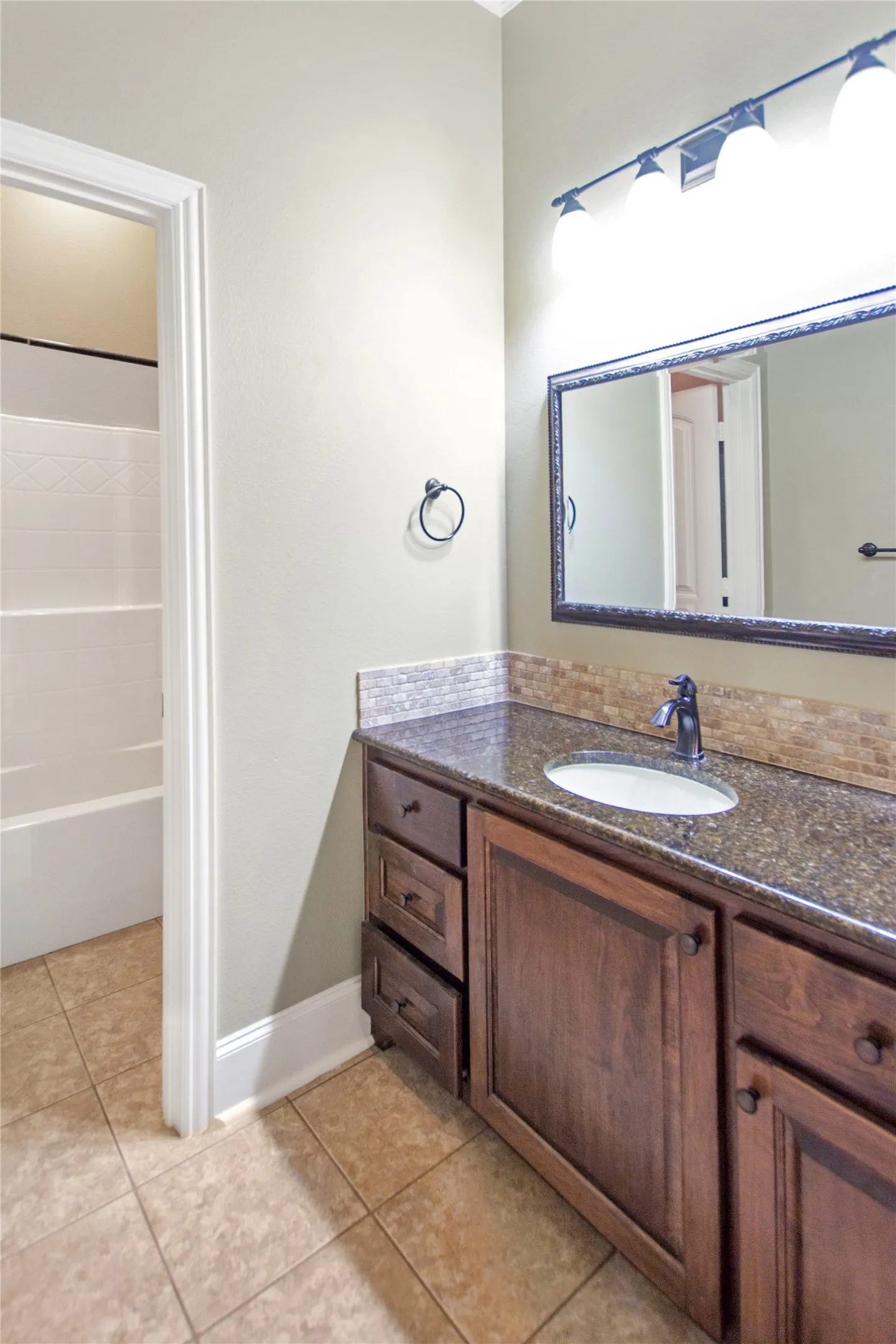 Single Family Residence For Sale in Smith County , 15207 Maple Leaf Court, Tyler, Texas 75707, 3 Bedroom, 2 Bathroom, 2 Garage spaces, 1,863 Sqft, built in 2011, Preowned, mls#21202458, Real Estate Agent in Tyler, Homes For Sale in Smith county, Homes For Sale in Tyler, Realtor in Tyler Texas, Real Estate Brokerage Independent Realty Texas, Luminita Cordes Realtor