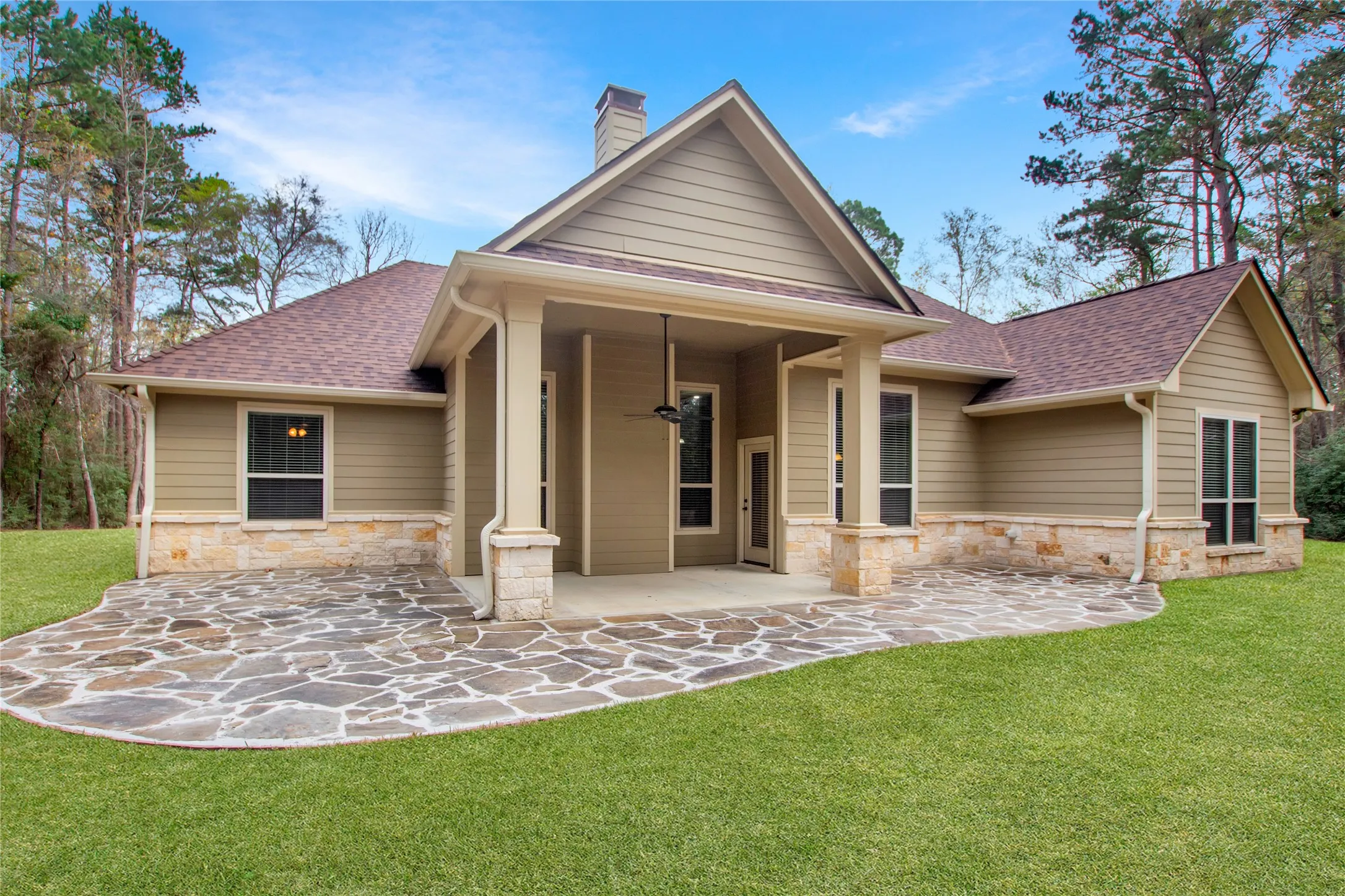 Single Family Residence For Sale in Smith County , 15207 Maple Leaf Court, Tyler, Texas 75707, 3 Bedroom, 2 Bathroom, 2 Garage spaces, 1,863 Sqft, built in 2011, Preowned, mls#21202458, Real Estate Agent in Tyler, Homes For Sale in Smith county, Homes For Sale in Tyler, Realtor in Tyler Texas, Real Estate Brokerage Independent Realty Texas, Luminita Cordes Realtor