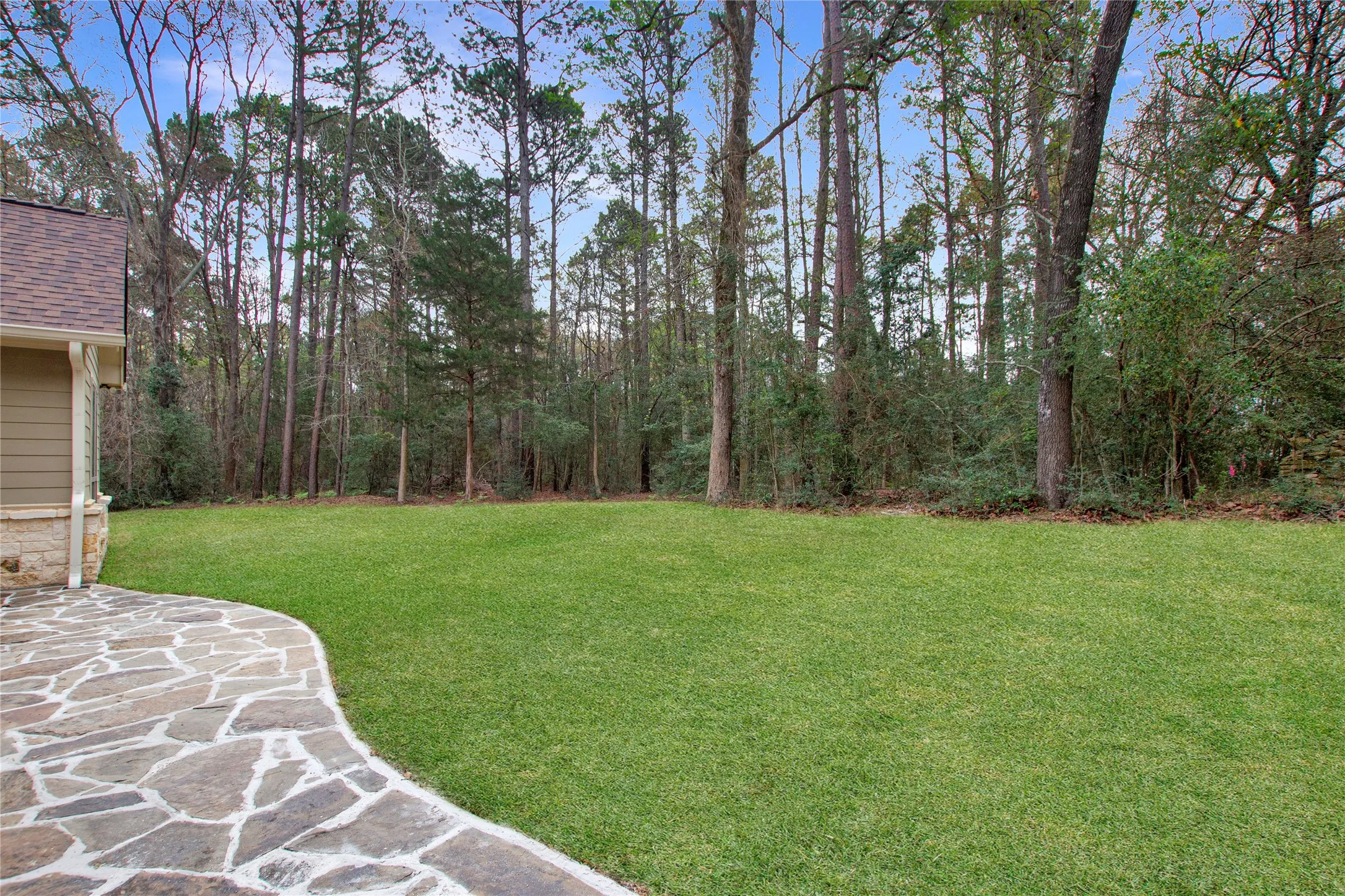 Single Family Residence For Sale in Smith County , 15207 Maple Leaf Court, Tyler, Texas 75707, 3 Bedroom, 2 Bathroom, 2 Garage spaces, 1,863 Sqft, built in 2011, Preowned, mls#21202458, Real Estate Agent in Tyler, Homes For Sale in Smith county, Homes For Sale in Tyler, Realtor in Tyler Texas, Real Estate Brokerage Independent Realty Texas, Luminita Cordes Realtor