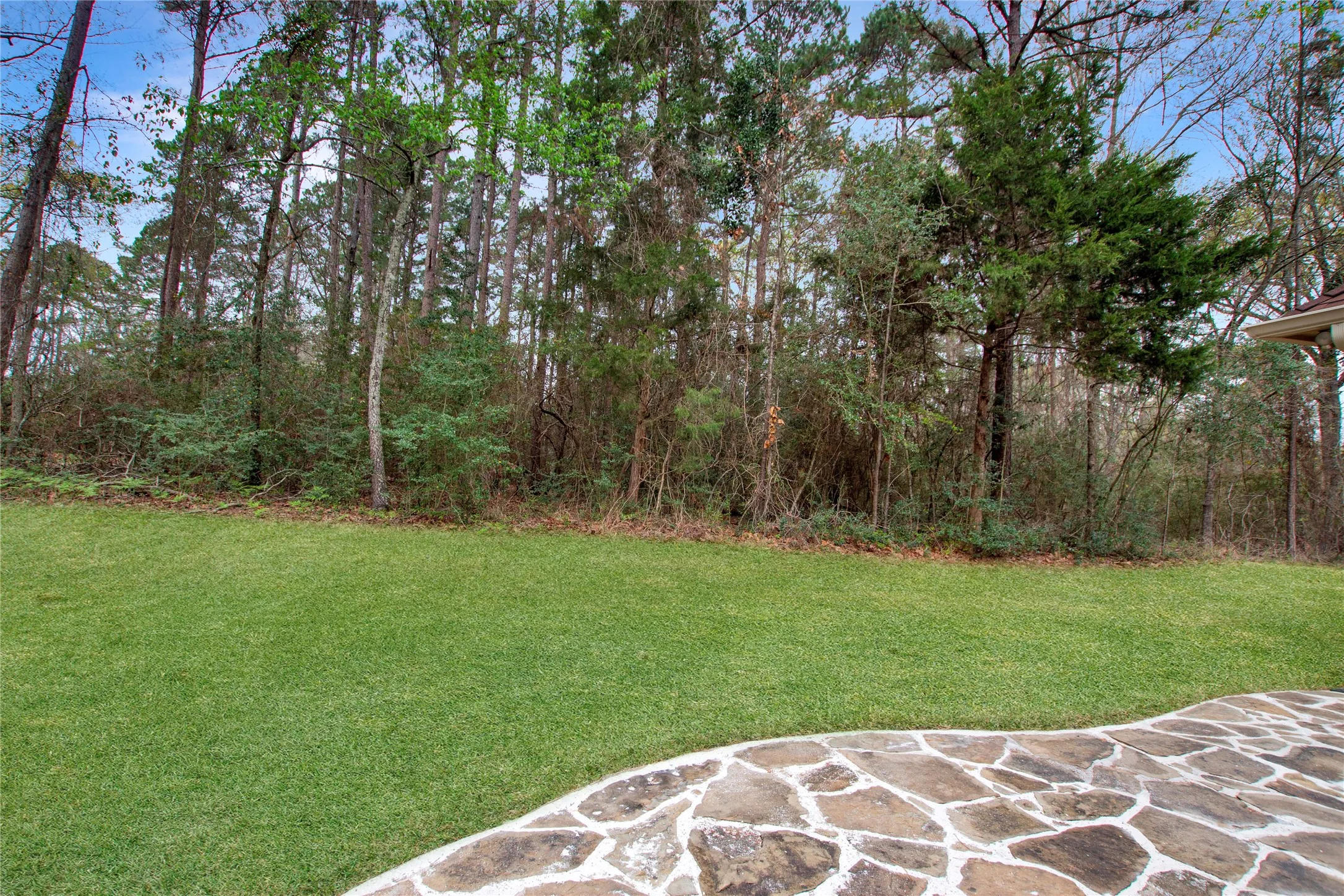 Single Family Residence For Sale in Smith County , 15207 Maple Leaf Court, Tyler, Texas 75707, 3 Bedroom, 2 Bathroom, 2 Garage spaces, 1,863 Sqft, built in 2011, Preowned, mls#21202458, Real Estate Agent in Tyler, Homes For Sale in Smith county, Homes For Sale in Tyler, Realtor in Tyler Texas, Real Estate Brokerage Independent Realty Texas, Luminita Cordes Realtor