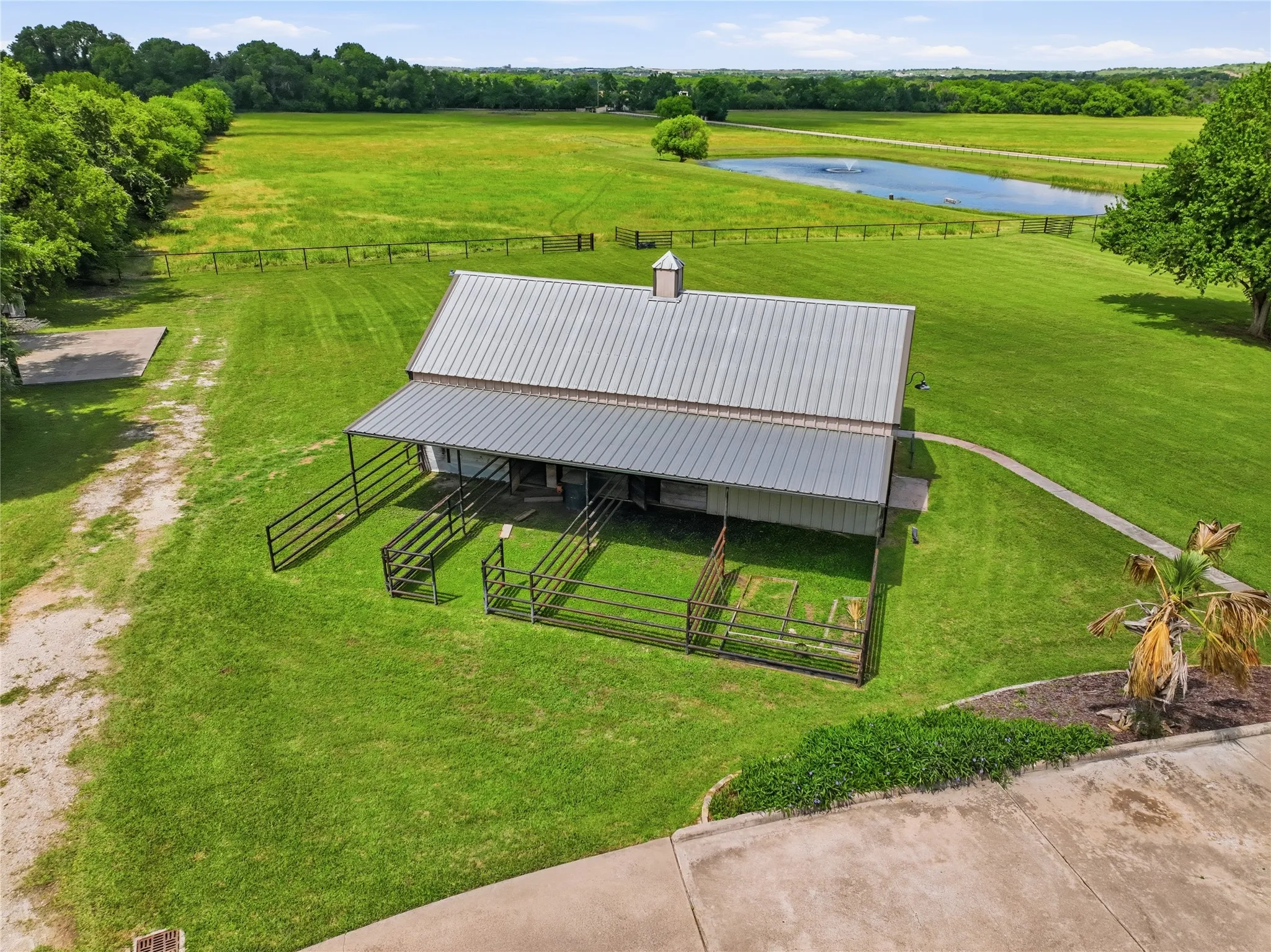 Single Family Residence For Sale in Parker County , 129 Trinity Bluffs, Aledo, Texas 76008, 4 Bedroom, 5 Bathroom, 3 Garage spaces, 4,410 Sqft, built in 2005, Price $2,249,000, mls#21207218, Real Estate Agent in Aledo, Homes For Sale in Parker county, Homes For Sale in Aledo, Realtor in Aledo Texas, Real Estate Brokerage Independent Realty Texas, Luminita Cordes Realtor