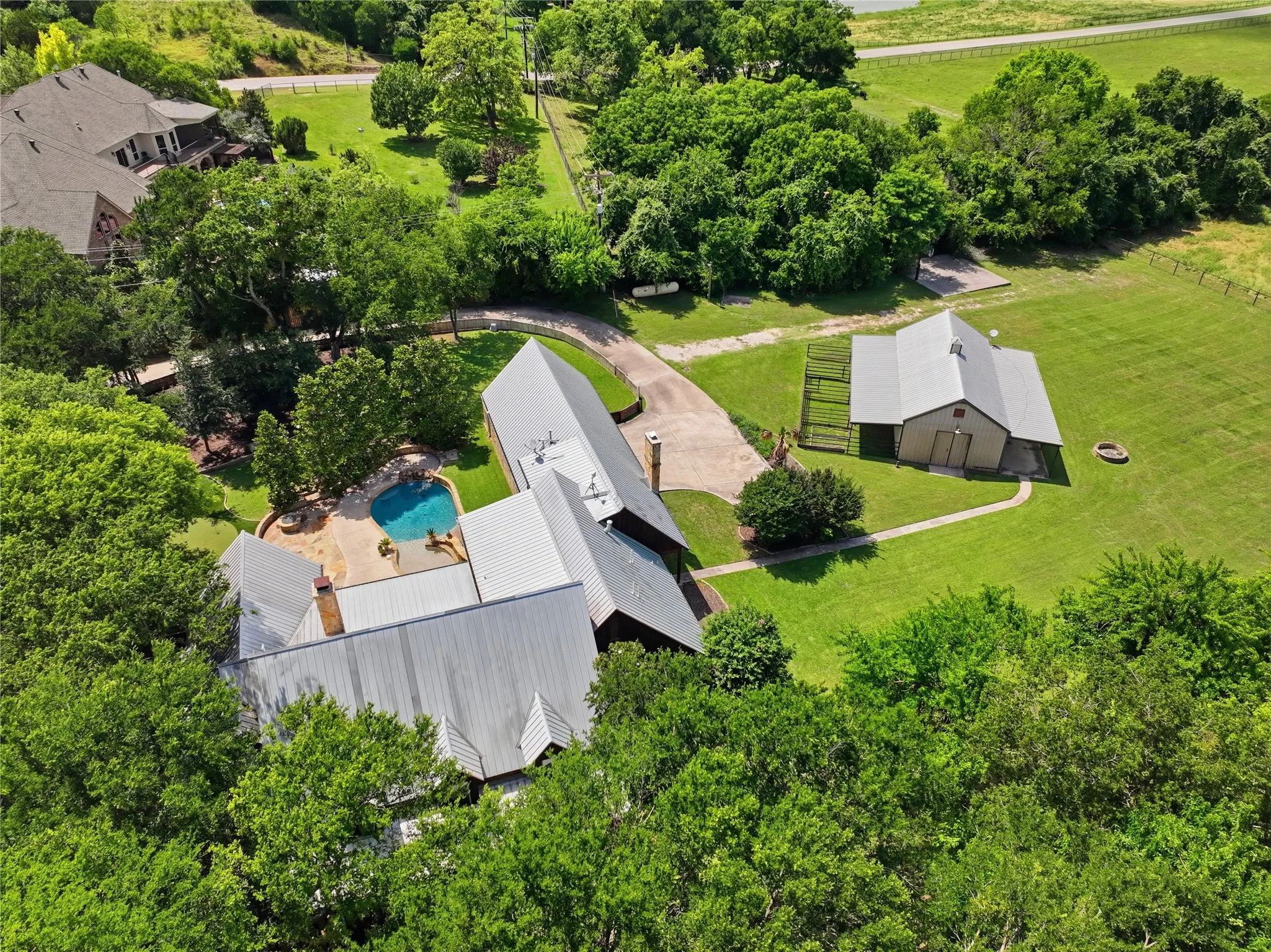 Single Family Residence For Sale in Parker County , 129 Trinity Bluffs, Aledo, Texas 76008, 4 Bedroom, 5 Bathroom, 3 Garage spaces, 4,410 Sqft, built in 2005, Price $2,249,000, mls#21207218, Real Estate Agent in Aledo, Homes For Sale in Parker county, Homes For Sale in Aledo, Realtor in Aledo Texas, Real Estate Brokerage Independent Realty Texas, Luminita Cordes Realtor