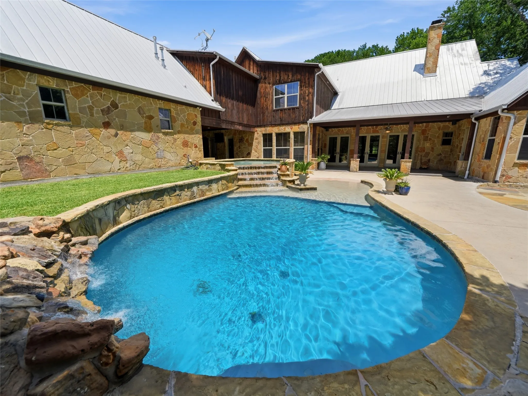 Single Family Residence For Sale in Parker County , 129 Trinity Bluffs, Aledo, Texas 76008, 4 Bedroom, 5 Bathroom, 3 Garage spaces, 4,410 Sqft, built in 2005, Price $2,249,000, mls#21207218, Real Estate Agent in Aledo, Homes For Sale in Parker county, Homes For Sale in Aledo, Realtor in Aledo Texas, Real Estate Brokerage Independent Realty Texas, Luminita Cordes Realtor