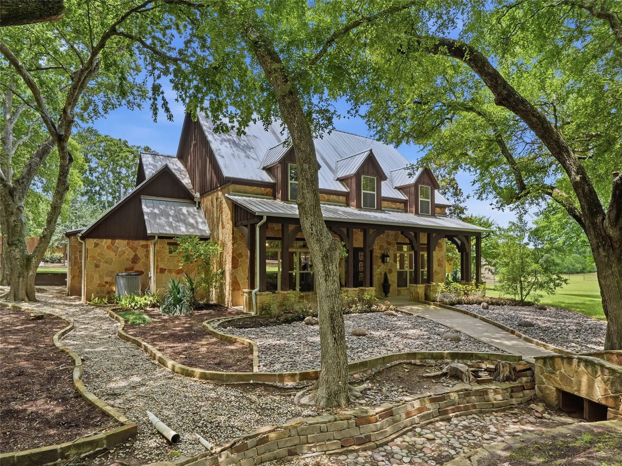 Single Family Residence For Sale in Parker County , 129 Trinity Bluffs, Aledo, Texas 76008, 4 Bedroom, 5 Bathroom, 3 Garage spaces, 4,410 Sqft, built in 2005, Price $2,249,000, mls#21207218, Real Estate Agent in Aledo, Homes For Sale in Parker county, Homes For Sale in Aledo, Realtor in Aledo Texas, Real Estate Brokerage Independent Realty Texas, Luminita Cordes Realtor