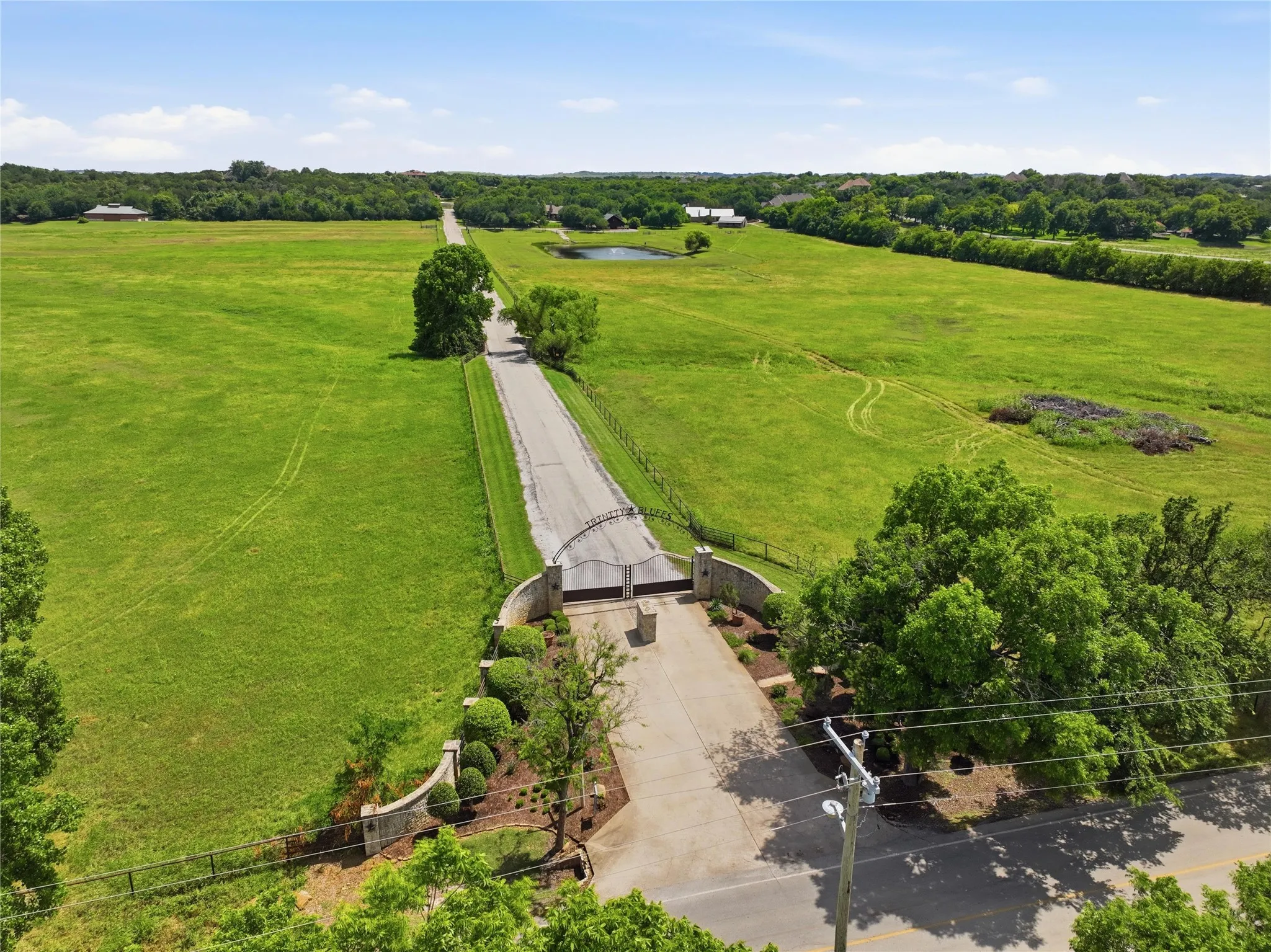 Single Family Residence For Sale in Parker County , 129 Trinity Bluffs, Aledo, Texas 76008, 4 Bedroom, 5 Bathroom, 3 Garage spaces, 4,410 Sqft, built in 2005, Price $2,249,000, mls#21207218, Real Estate Agent in Aledo, Homes For Sale in Parker county, Homes For Sale in Aledo, Realtor in Aledo Texas, Real Estate Brokerage Independent Realty Texas, Luminita Cordes Realtor