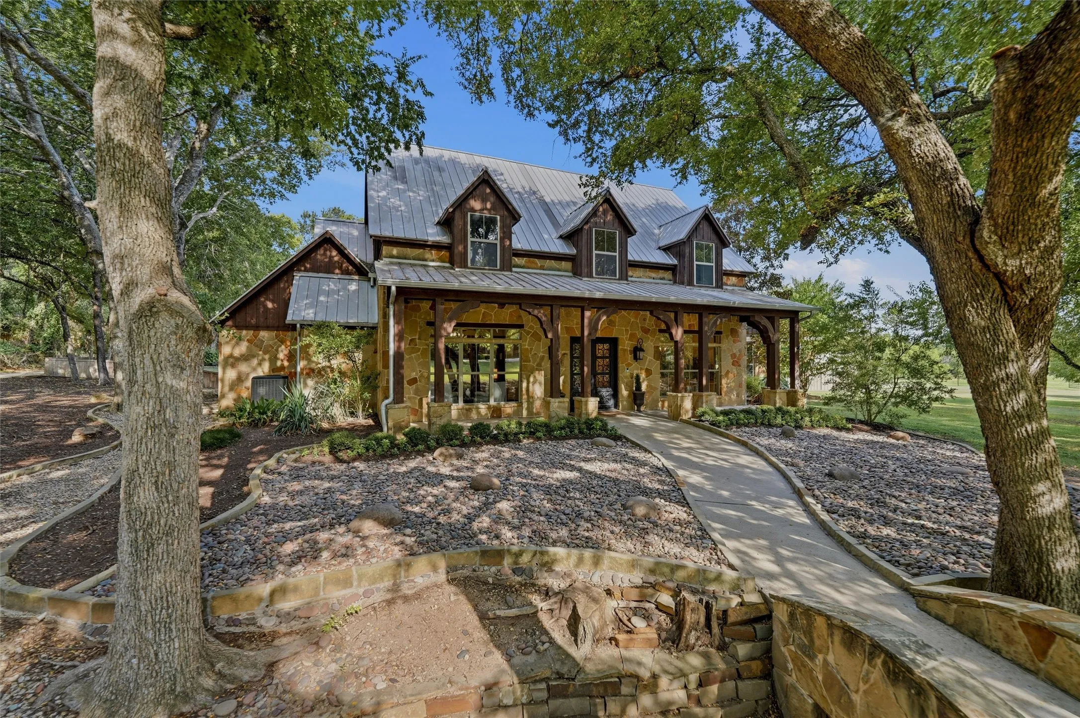 Single Family Residence For Sale in Parker County , 129 Trinity Bluffs, Aledo, Texas 76008, 4 Bedroom, 5 Bathroom, 3 Garage spaces, 4,410 Sqft, built in 2005, Price $2,249,000, mls#21207218, Real Estate Agent in Aledo, Homes For Sale in Parker county, Homes For Sale in Aledo, Realtor in Aledo Texas, Real Estate Brokerage Independent Realty Texas, Luminita Cordes Realtor