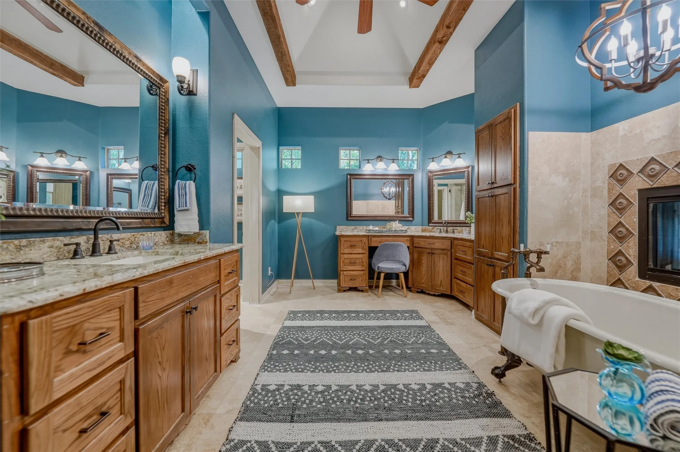 Single Family Residence For Sale in Parker County , 129 Trinity Bluffs, Aledo, Texas 76008, 4 Bedroom, 5 Bathroom, 3 Garage spaces, 4,410 Sqft, built in 2005, Price $2,249,000, mls#21207218, Real Estate Agent in Aledo, Homes For Sale in Parker county, Homes For Sale in Aledo, Realtor in Aledo Texas, Real Estate Brokerage Independent Realty Texas, Luminita Cordes Realtor