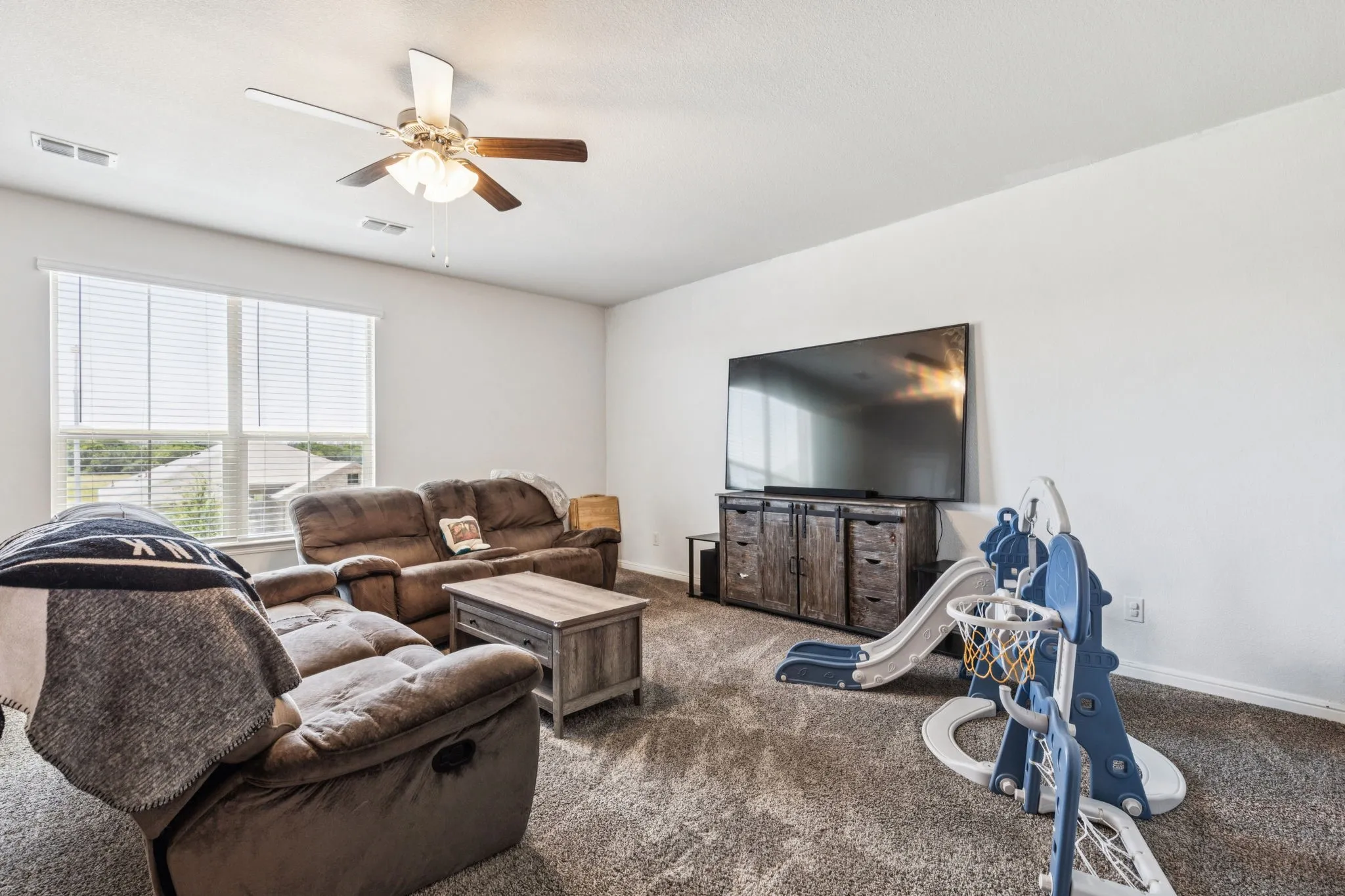 Single Family Residence For Sale in Denton County , 1449 Archway Court, Fort Worth, Texas 76247, 4 Bedroom, 4 Bathroom, 2 Garage spaces, 2,820 Sqft, built in 2020, Preowned, mls#21207982, Real Estate Agent in Fort Worth, Homes For Sale in Denton county, Homes For Sale in Fort Worth, Realtor in Fort Worth Texas, Real Estate Brokerage Independent Realty Texas, Luminita Cordes Realtor