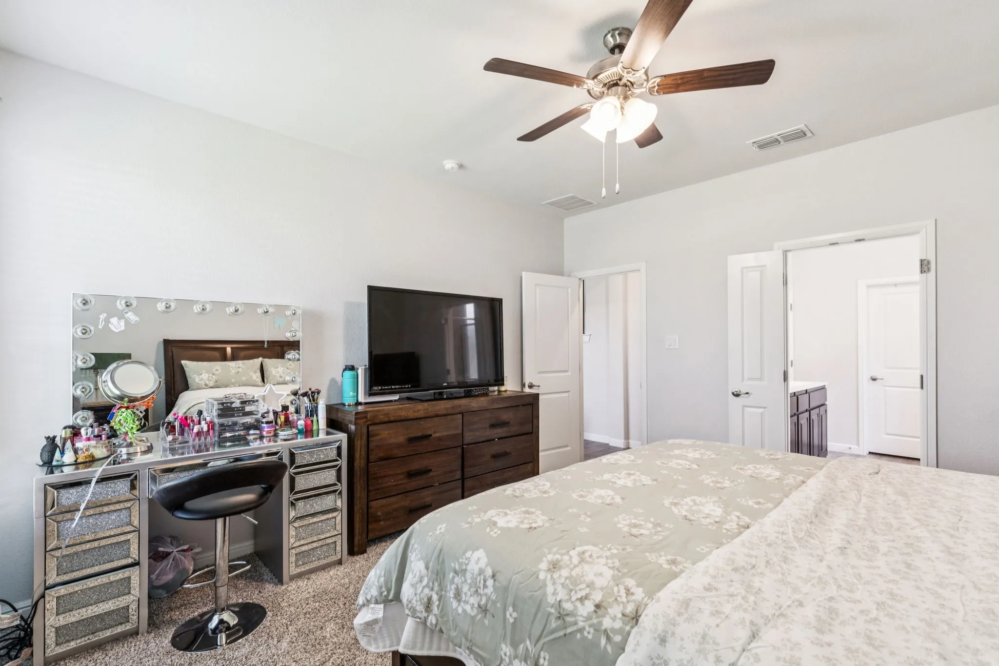 Single Family Residence For Sale in Denton County , 1449 Archway Court, Fort Worth, Texas 76247, 4 Bedroom, 4 Bathroom, 2 Garage spaces, 2,820 Sqft, built in 2020, Preowned, mls#21207982, Real Estate Agent in Fort Worth, Homes For Sale in Denton county, Homes For Sale in Fort Worth, Realtor in Fort Worth Texas, Real Estate Brokerage Independent Realty Texas, Luminita Cordes Realtor