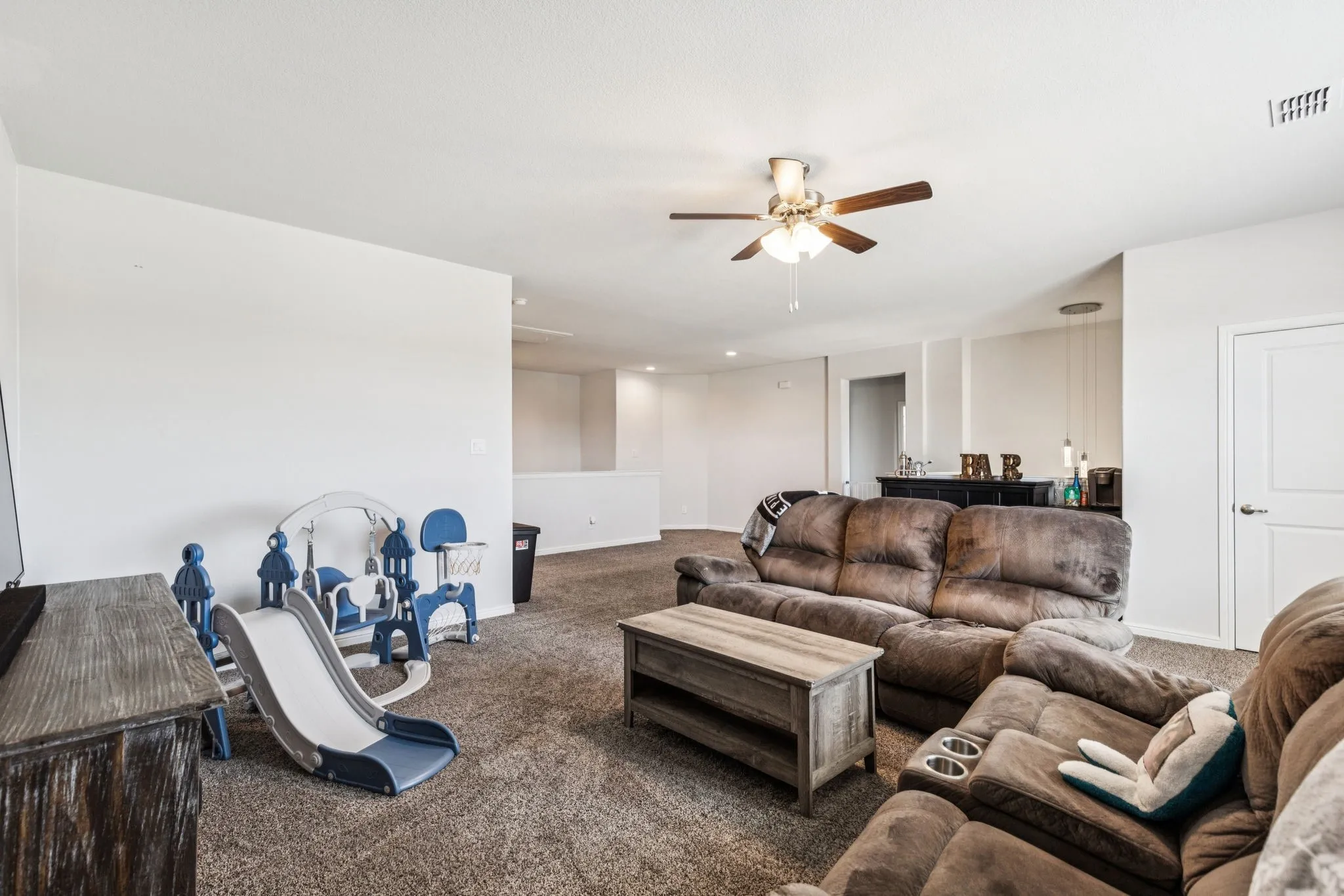 Single Family Residence For Sale in Denton County , 1449 Archway Court, Fort Worth, Texas 76247, 4 Bedroom, 4 Bathroom, 2 Garage spaces, 2,820 Sqft, built in 2020, Preowned, mls#21207982, Real Estate Agent in Fort Worth, Homes For Sale in Denton county, Homes For Sale in Fort Worth, Realtor in Fort Worth Texas, Real Estate Brokerage Independent Realty Texas, Luminita Cordes Realtor