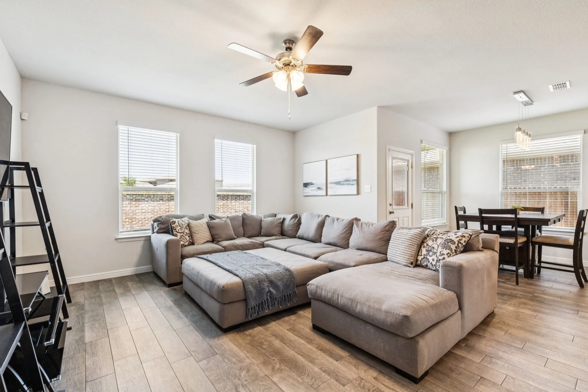 Single Family Residence For Sale in Denton County , 1449 Archway Court, Fort Worth, Texas 76247, 4 Bedroom, 4 Bathroom, 2 Garage spaces, 2,820 Sqft, built in 2020, Preowned, mls#21207982, Real Estate Agent in Fort Worth, Homes For Sale in Denton county, Homes For Sale in Fort Worth, Realtor in Fort Worth Texas, Real Estate Brokerage Independent Realty Texas, Luminita Cordes Realtor