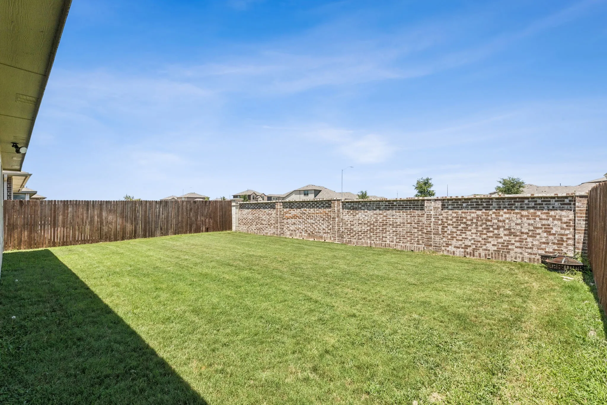 Single Family Residence For Sale in Denton County , 1449 Archway Court, Fort Worth, Texas 76247, 4 Bedroom, 4 Bathroom, 2 Garage spaces, 2,820 Sqft, built in 2020, Preowned, mls#21207982, Real Estate Agent in Fort Worth, Homes For Sale in Denton county, Homes For Sale in Fort Worth, Realtor in Fort Worth Texas, Real Estate Brokerage Independent Realty Texas, Luminita Cordes Realtor
