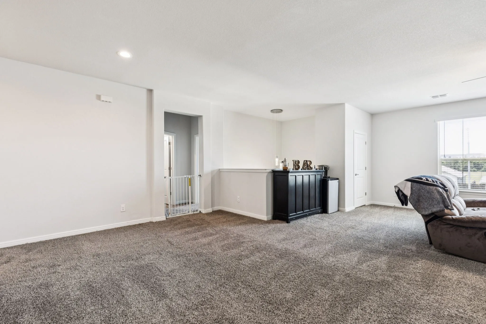 Single Family Residence For Sale in Denton County , 1449 Archway Court, Fort Worth, Texas 76247, 4 Bedroom, 4 Bathroom, 2 Garage spaces, 2,820 Sqft, built in 2020, Preowned, mls#21207982, Real Estate Agent in Fort Worth, Homes For Sale in Denton county, Homes For Sale in Fort Worth, Realtor in Fort Worth Texas, Real Estate Brokerage Independent Realty Texas, Luminita Cordes Realtor