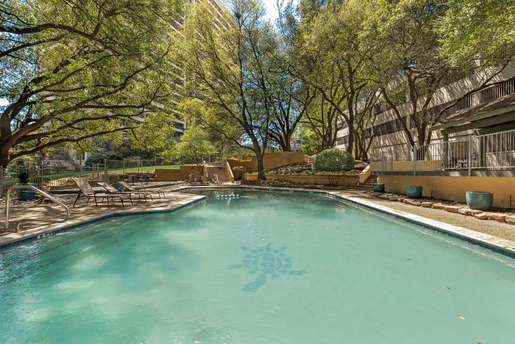 Condominium For Sale in Dallas County , 3883 Turtle Creek Boulevard 2014, Dallas, Texas 75219, 2 Bedroom, 2 Bathroom, 2 Garage spaces, 1,287 Sqft, built in 1963, Preowned, mls#21203792, Real Estate Agent in Dallas, Homes For Sale in Dallas county, Homes For Sale in Dallas, Realtor in Dallas Texas, Real Estate Brokerage Independent Realty Texas, Luminita Cordes Realtor