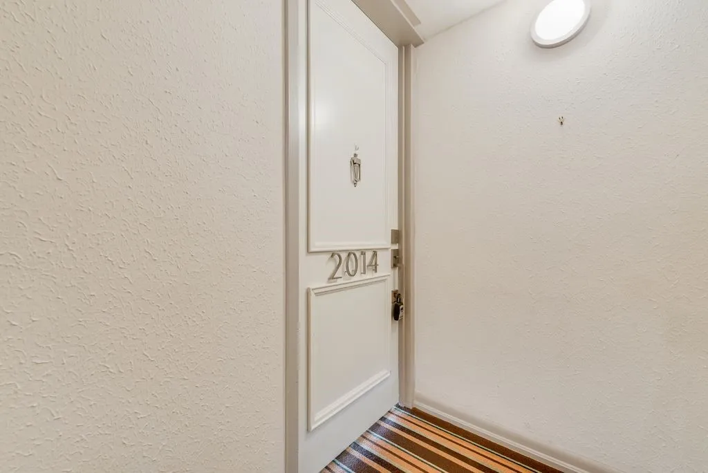 Condominium For Sale in Dallas County , 3883 Turtle Creek Boulevard 2014, Dallas, Texas 75219, 2 Bedroom, 2 Bathroom, 2 Garage spaces, 1,287 Sqft, built in 1963, Preowned, mls#21203792, Real Estate Agent in Dallas, Homes For Sale in Dallas county, Homes For Sale in Dallas, Realtor in Dallas Texas, Real Estate Brokerage Independent Realty Texas, Luminita Cordes Realtor