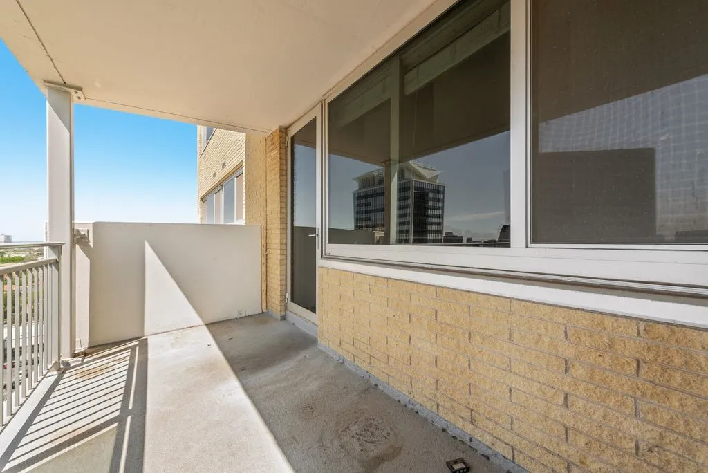 Condominium For Sale in Dallas County , 3883 Turtle Creek Boulevard 2014, Dallas, Texas 75219, 2 Bedroom, 2 Bathroom, 2 Garage spaces, 1,287 Sqft, built in 1963, Preowned, mls#21203792, Real Estate Agent in Dallas, Homes For Sale in Dallas county, Homes For Sale in Dallas, Realtor in Dallas Texas, Real Estate Brokerage Independent Realty Texas, Luminita Cordes Realtor