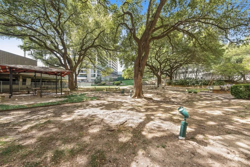 Condominium For Sale in Dallas County , 3883 Turtle Creek Boulevard 2014, Dallas, Texas 75219, 2 Bedroom, 2 Bathroom, 2 Garage spaces, 1,287 Sqft, built in 1963, Preowned, mls#21203792, Real Estate Agent in Dallas, Homes For Sale in Dallas county, Homes For Sale in Dallas, Realtor in Dallas Texas, Real Estate Brokerage Independent Realty Texas, Luminita Cordes Realtor