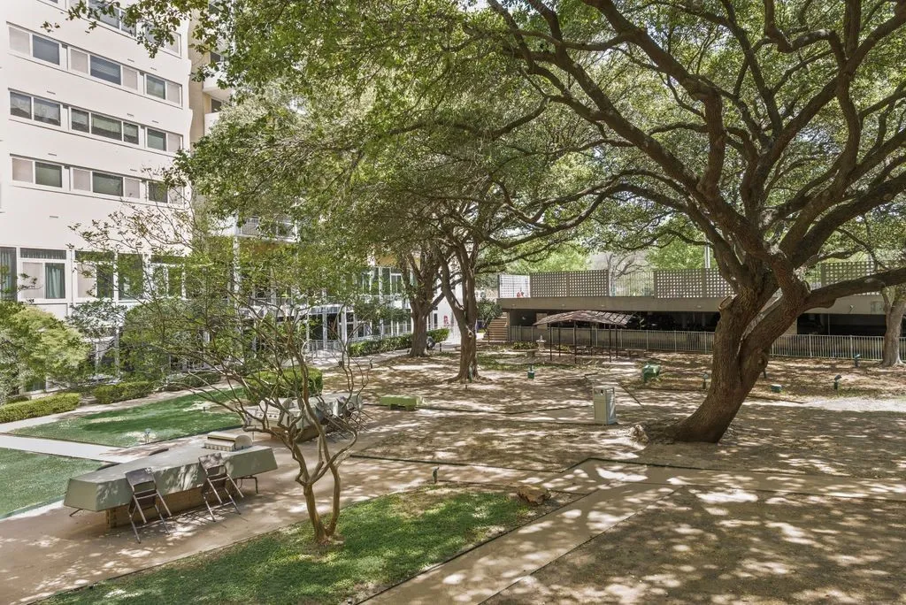 Condominium For Sale in Dallas County , 3883 Turtle Creek Boulevard 2014, Dallas, Texas 75219, 2 Bedroom, 2 Bathroom, 2 Garage spaces, 1,287 Sqft, built in 1963, Preowned, mls#21203792, Real Estate Agent in Dallas, Homes For Sale in Dallas county, Homes For Sale in Dallas, Realtor in Dallas Texas, Real Estate Brokerage Independent Realty Texas, Luminita Cordes Realtor