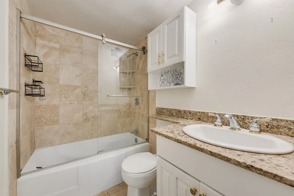 Condominium For Sale in Dallas County , 3883 Turtle Creek Boulevard 2014, Dallas, Texas 75219, 2 Bedroom, 2 Bathroom, 2 Garage spaces, 1,287 Sqft, built in 1963, Preowned, mls#21203792, Real Estate Agent in Dallas, Homes For Sale in Dallas county, Homes For Sale in Dallas, Realtor in Dallas Texas, Real Estate Brokerage Independent Realty Texas, Luminita Cordes Realtor
