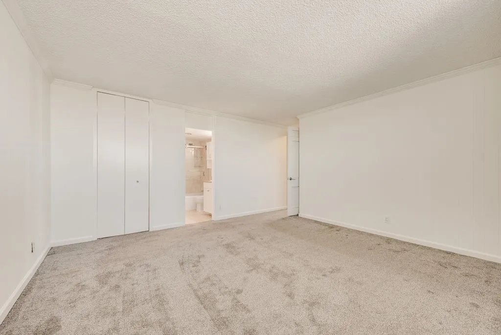 Condominium For Sale in Dallas County , 3883 Turtle Creek Boulevard 2014, Dallas, Texas 75219, 2 Bedroom, 2 Bathroom, 2 Garage spaces, 1,287 Sqft, built in 1963, Preowned, mls#21203792, Real Estate Agent in Dallas, Homes For Sale in Dallas county, Homes For Sale in Dallas, Realtor in Dallas Texas, Real Estate Brokerage Independent Realty Texas, Luminita Cordes Realtor