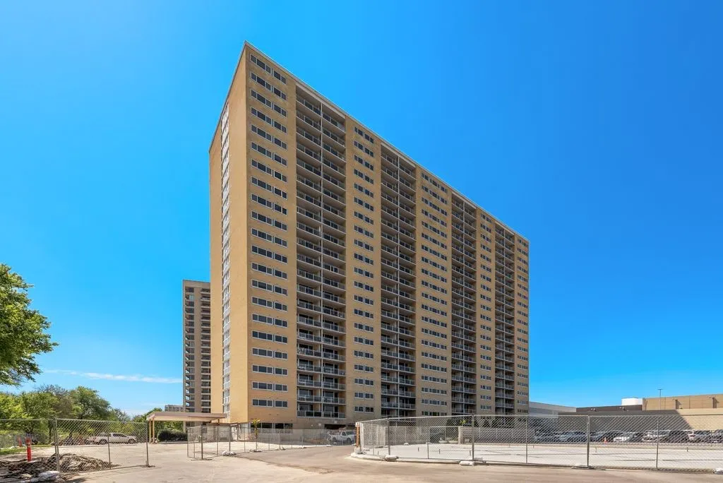 Condominium For Sale in Dallas County , 3883 Turtle Creek Boulevard 2014, Dallas, Texas 75219, 2 Bedroom, 2 Bathroom, 2 Garage spaces, 1,287 Sqft, built in 1963, Preowned, mls#21203792, Real Estate Agent in Dallas, Homes For Sale in Dallas county, Homes For Sale in Dallas, Realtor in Dallas Texas, Real Estate Brokerage Independent Realty Texas, Luminita Cordes Realtor