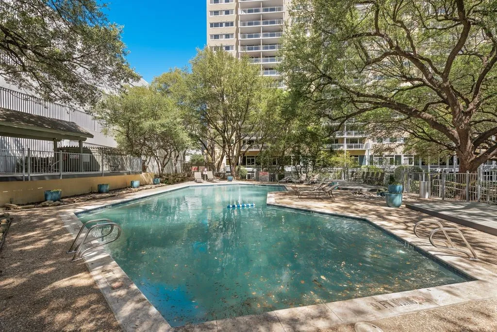 Condominium For Sale in Dallas County , 3883 Turtle Creek Boulevard 2014, Dallas, Texas 75219, 2 Bedroom, 2 Bathroom, 2 Garage spaces, 1,287 Sqft, built in 1963, Preowned, mls#21203792, Real Estate Agent in Dallas, Homes For Sale in Dallas county, Homes For Sale in Dallas, Realtor in Dallas Texas, Real Estate Brokerage Independent Realty Texas, Luminita Cordes Realtor