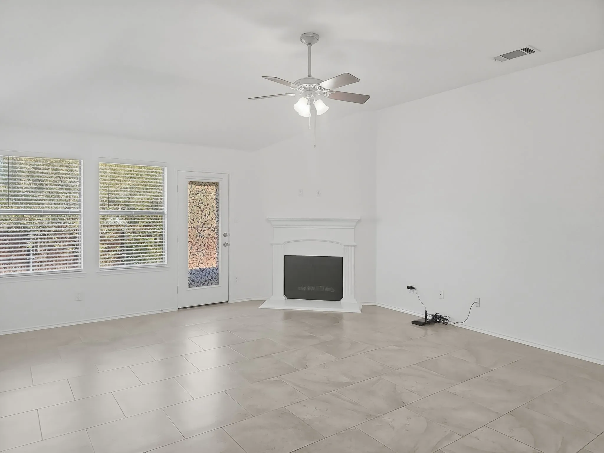 Single Family Residence For Sale in Denton County , 3321 Capetown Drive, Denton, Texas 76208, 4 Bedroom, 2 Bathroom, 2 Garage spaces, 2,161 Sqft, built in 2010, Preowned, mls#21200050, Real Estate Agent in Denton, Homes For Sale in Denton county, Homes For Sale in Denton, Realtor in Denton Texas, Real Estate Brokerage Independent Realty Texas, Luminita Cordes Realtor